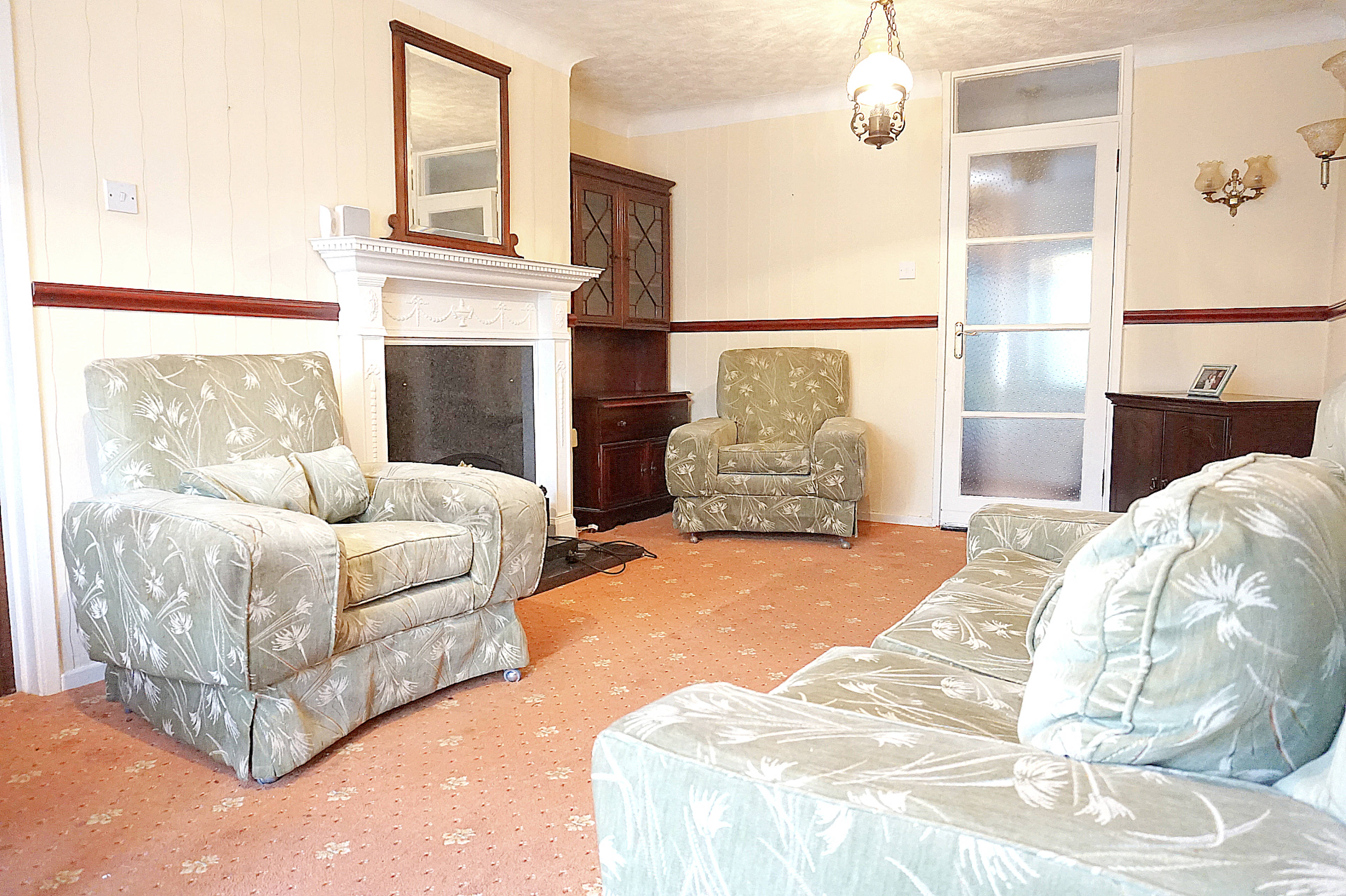 Lounge/Dining Room