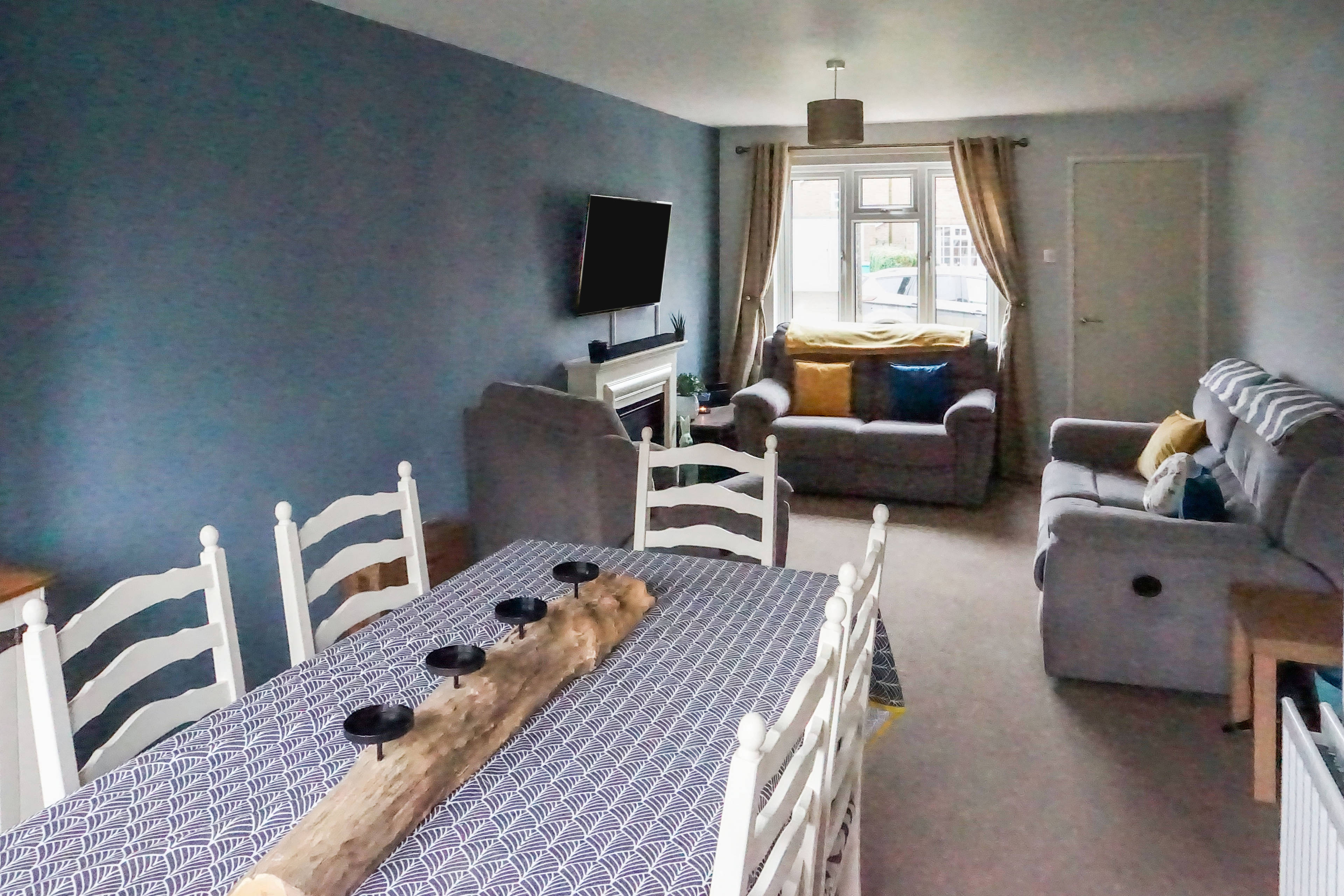 Lounge/Dining Room