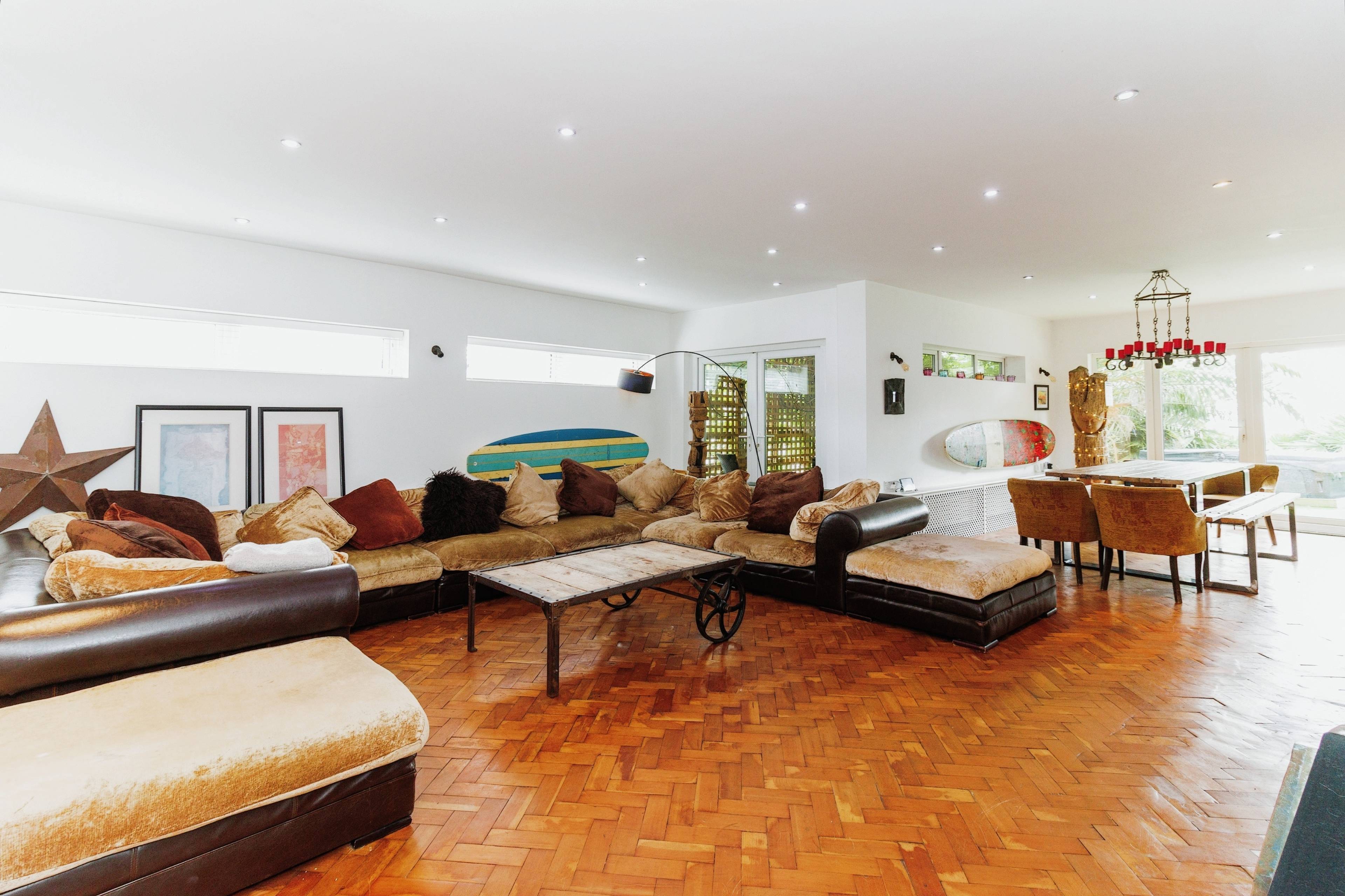 Lounge/Dining Room