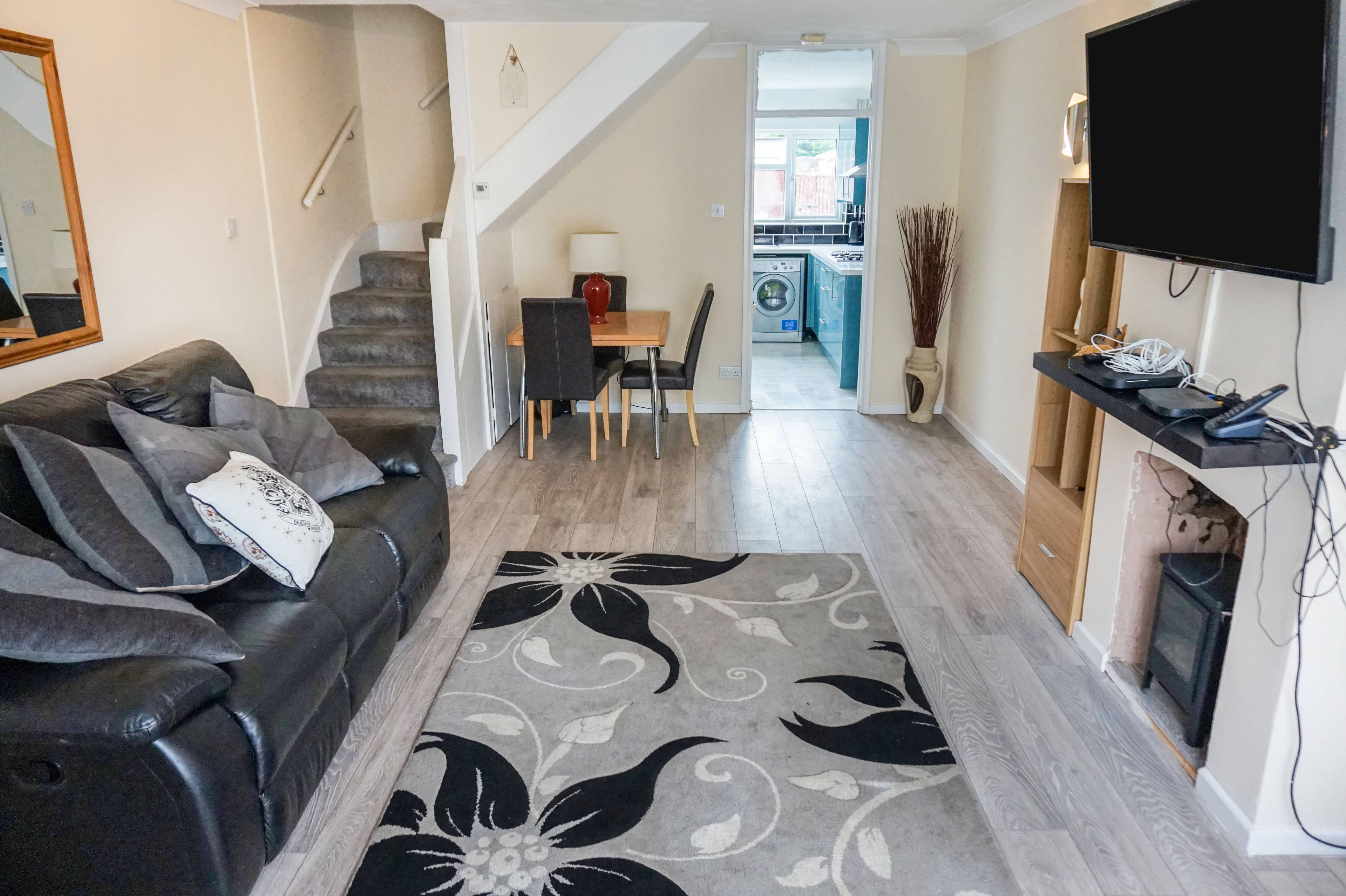 Lounge/Dining Room