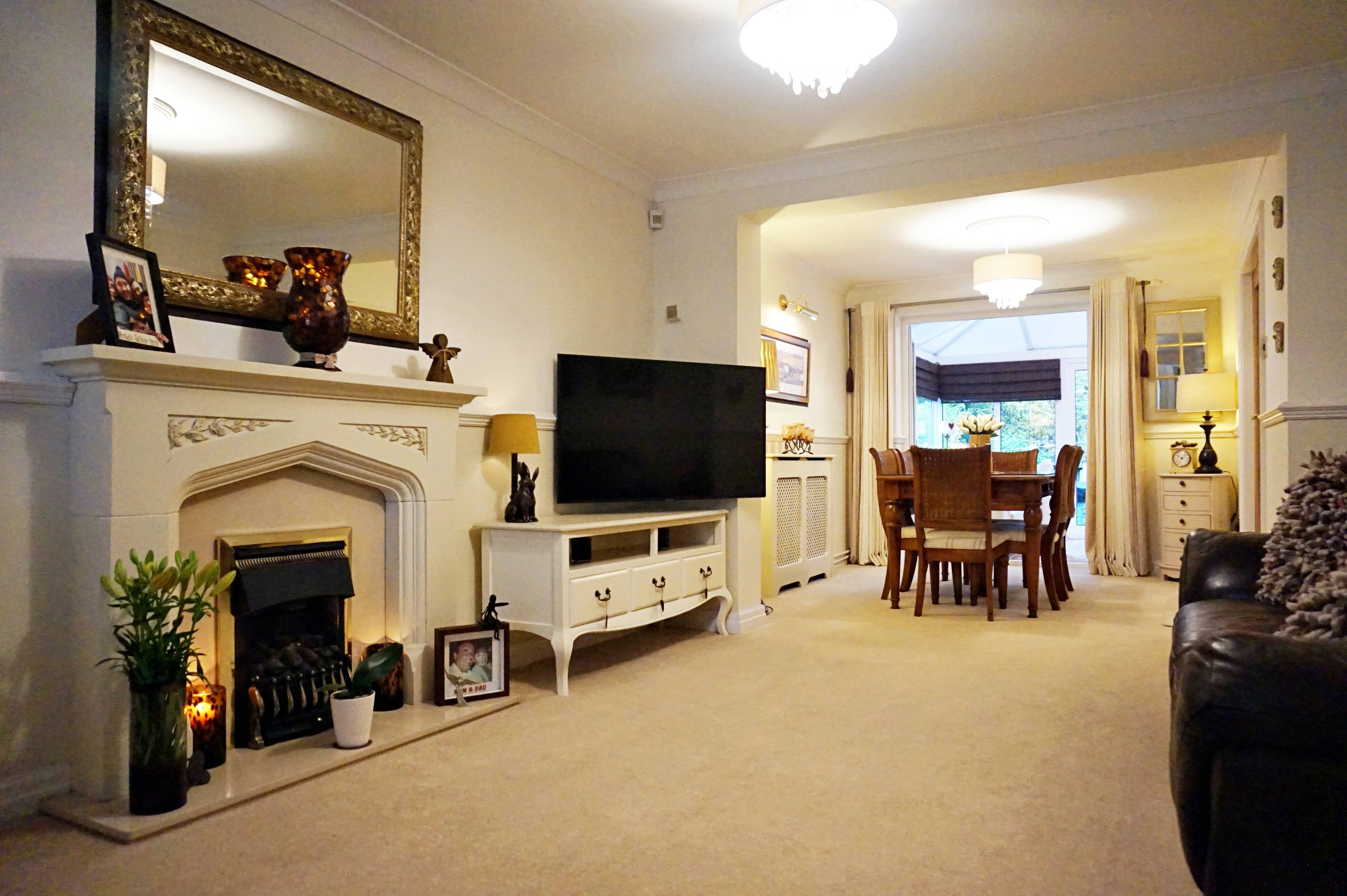 Lounge/Dining Room