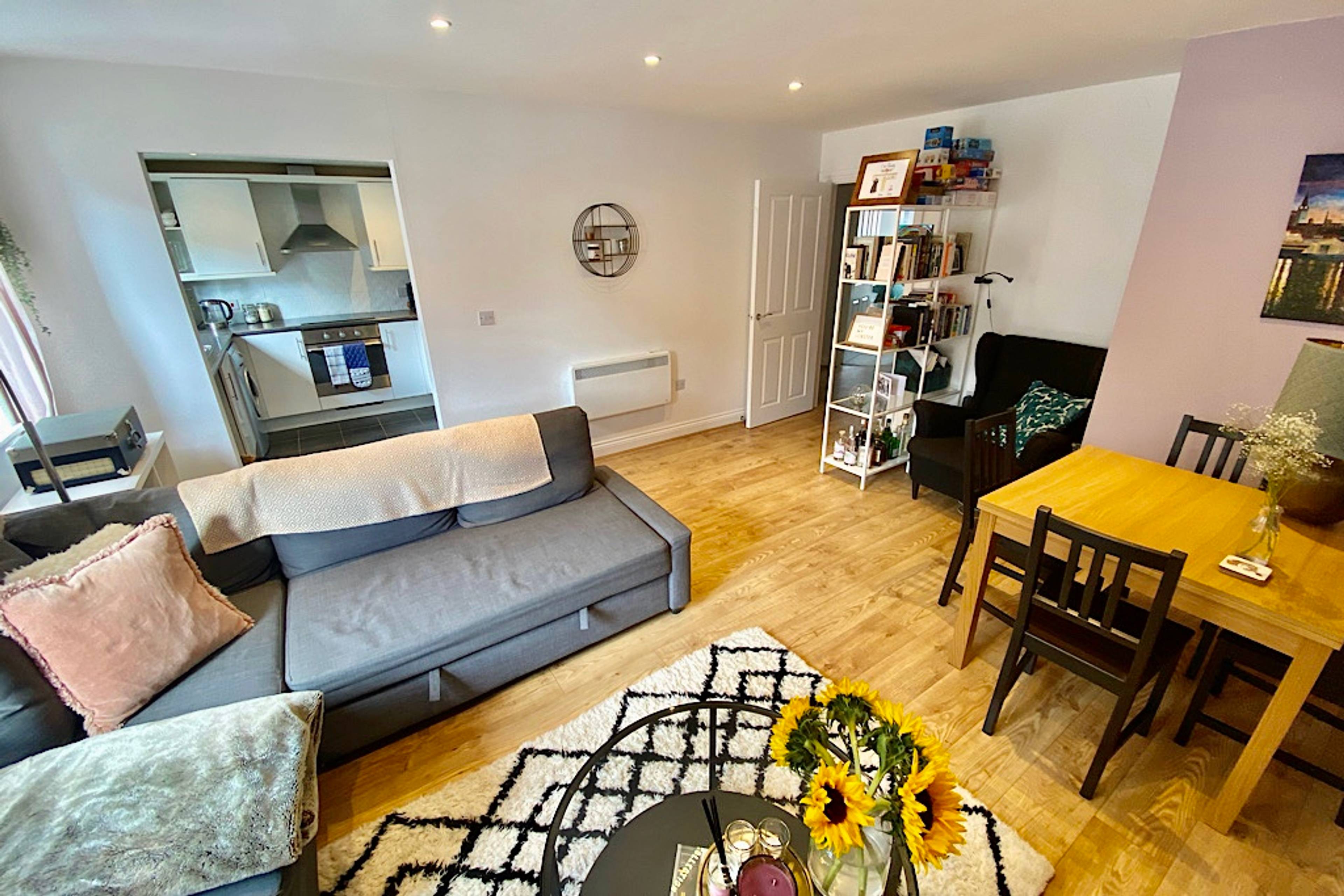 Lounge/Dining Room
