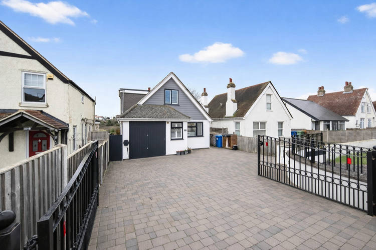 4 bedroom detached bungalow