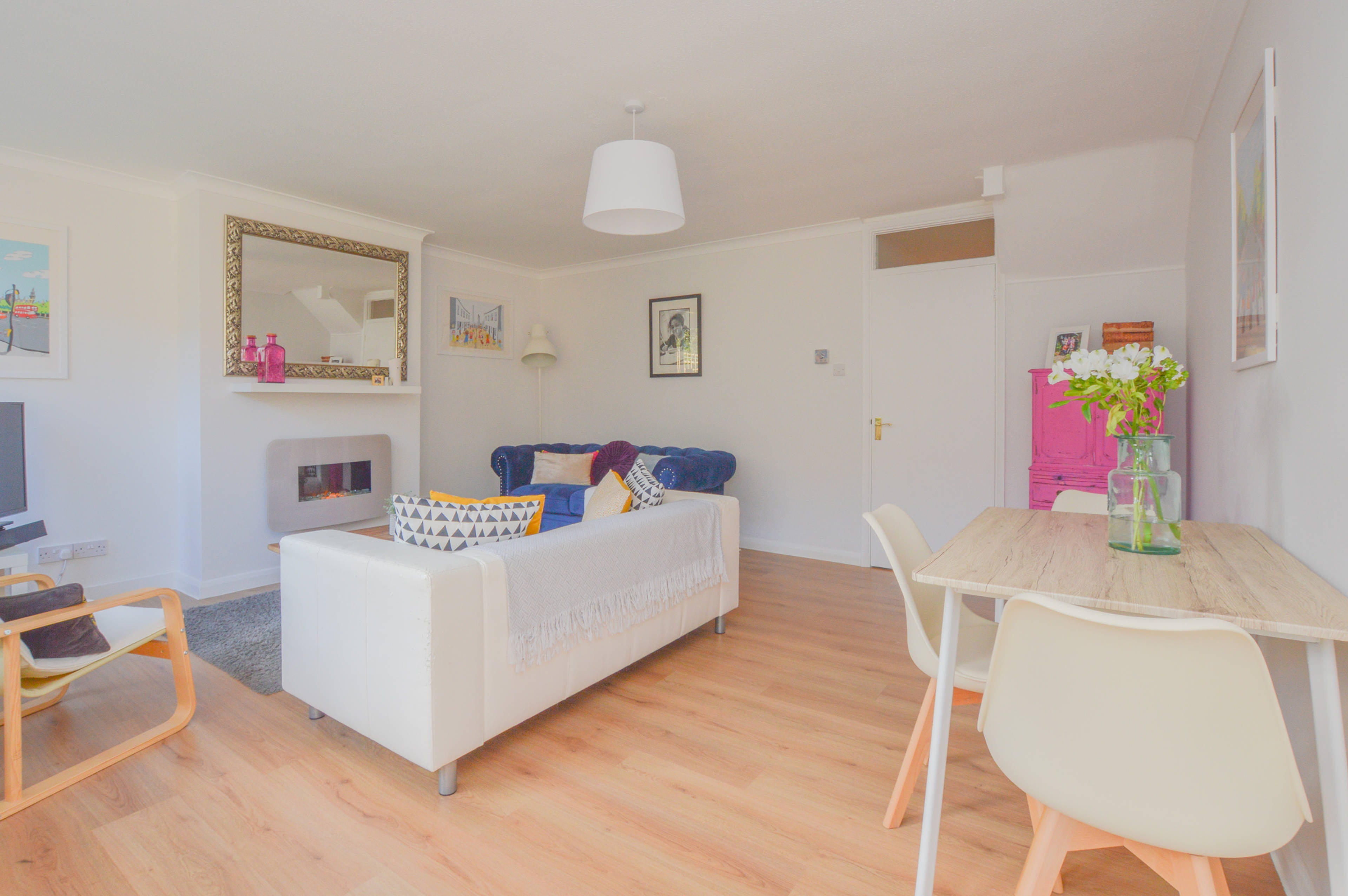 Lounge/Dining Room