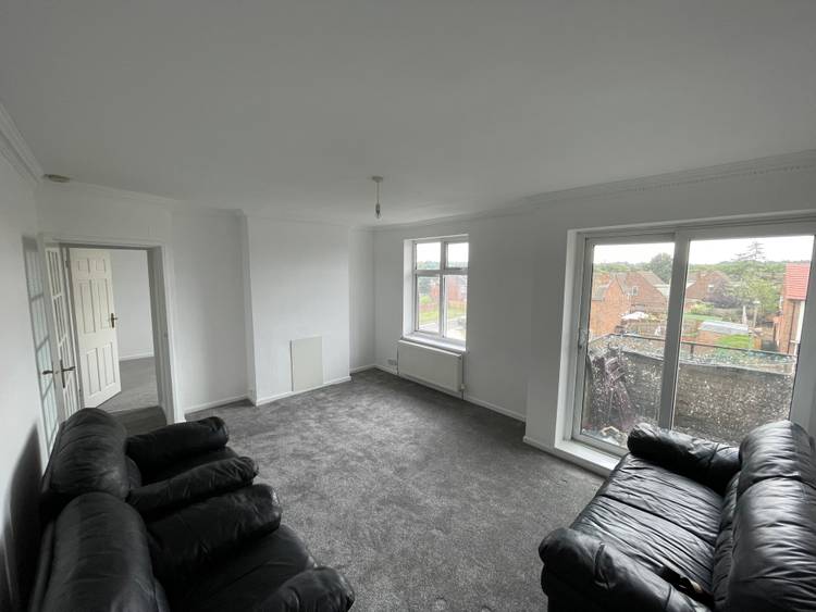 2 bedroom maisonette