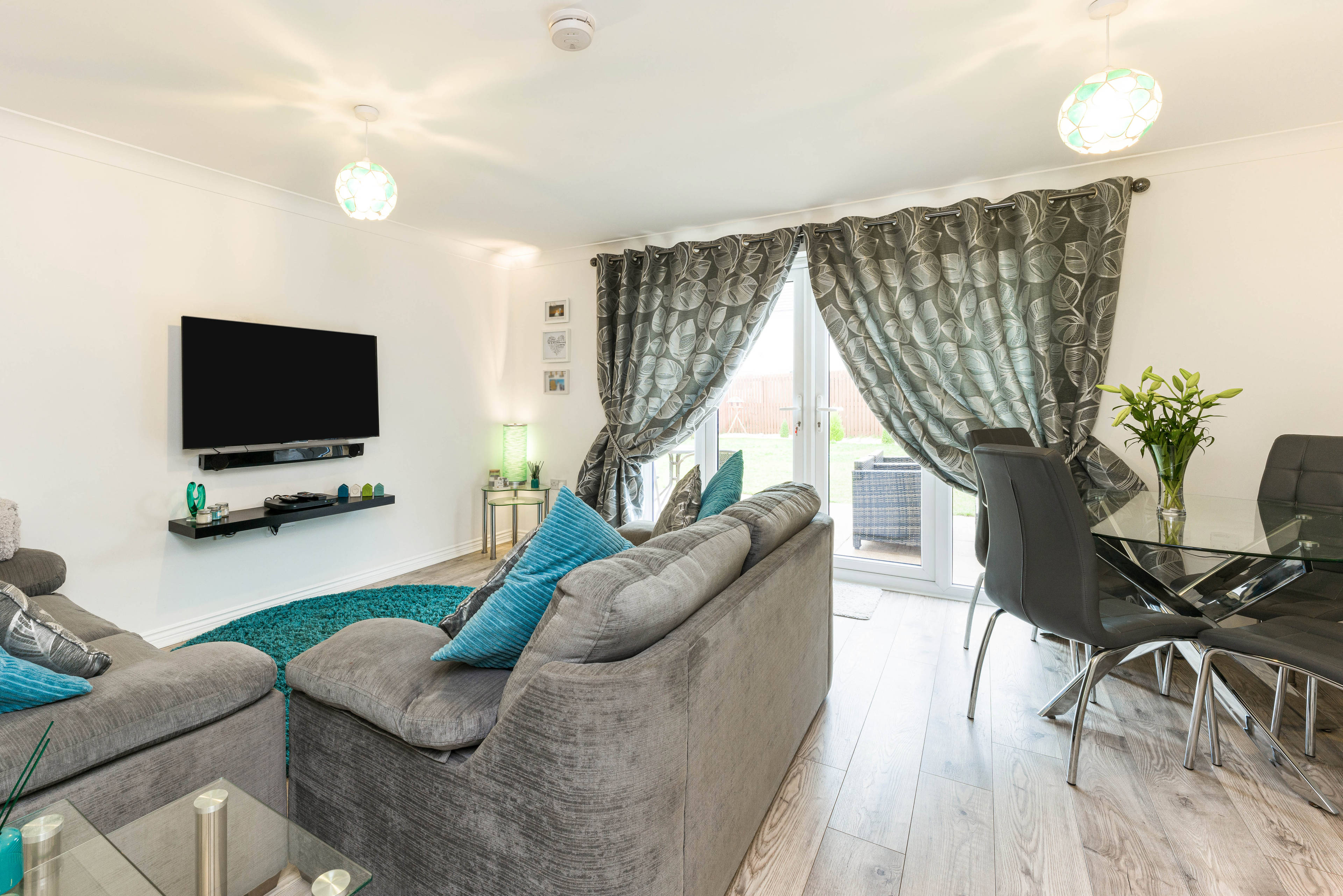 Lounge/Dining Room