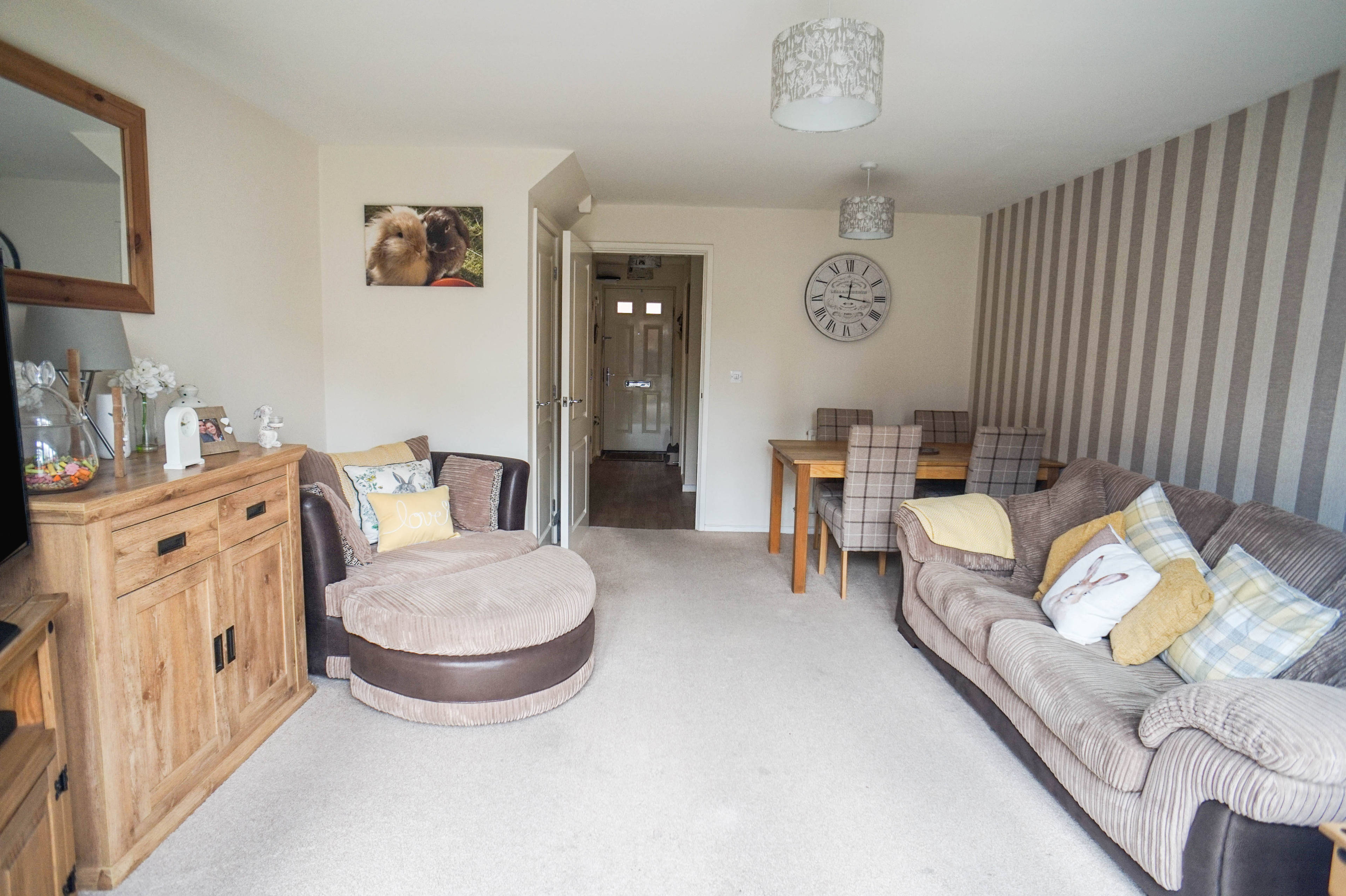 Lounge/Dining Room