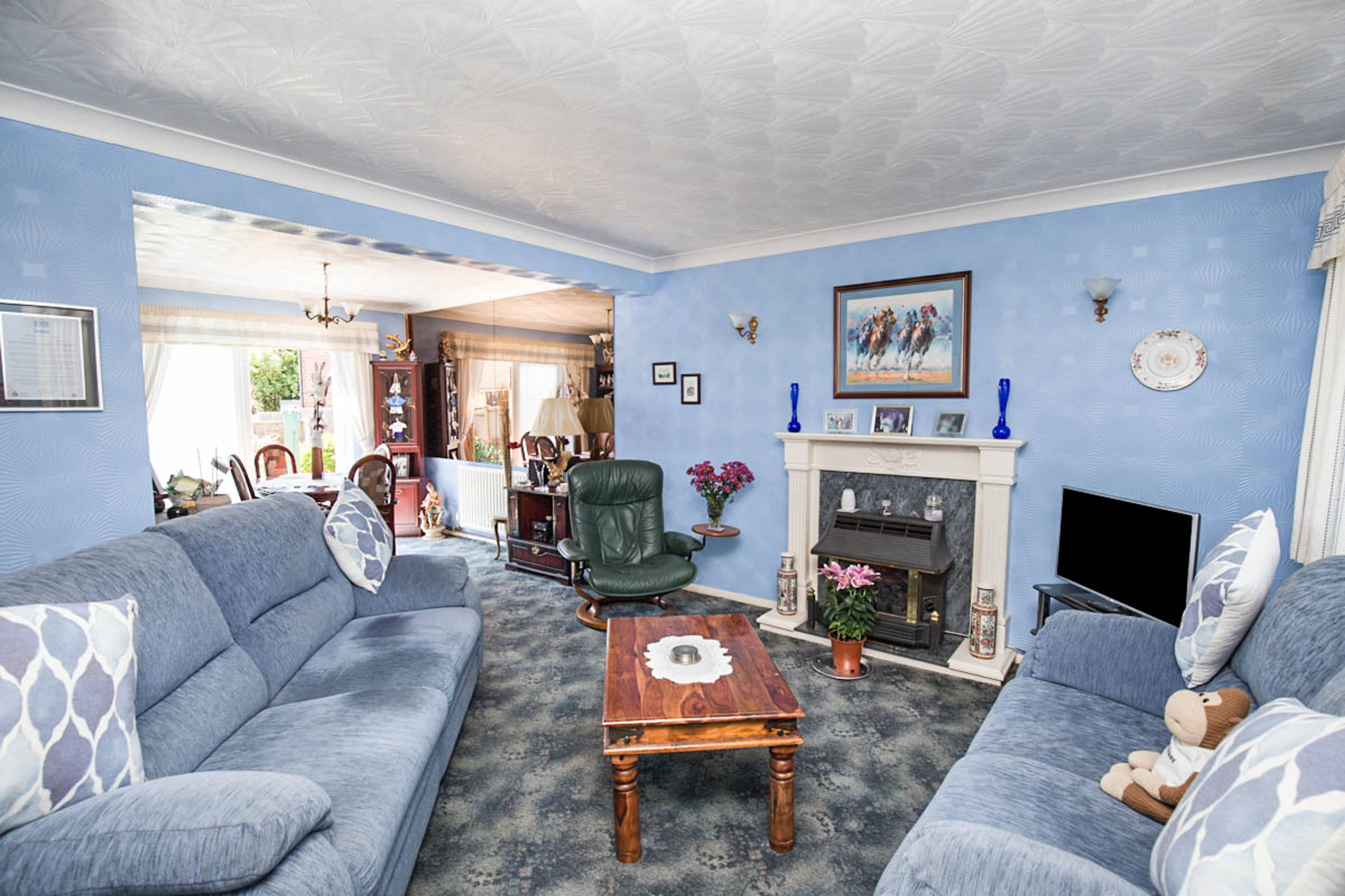 Lounge/Dining Room