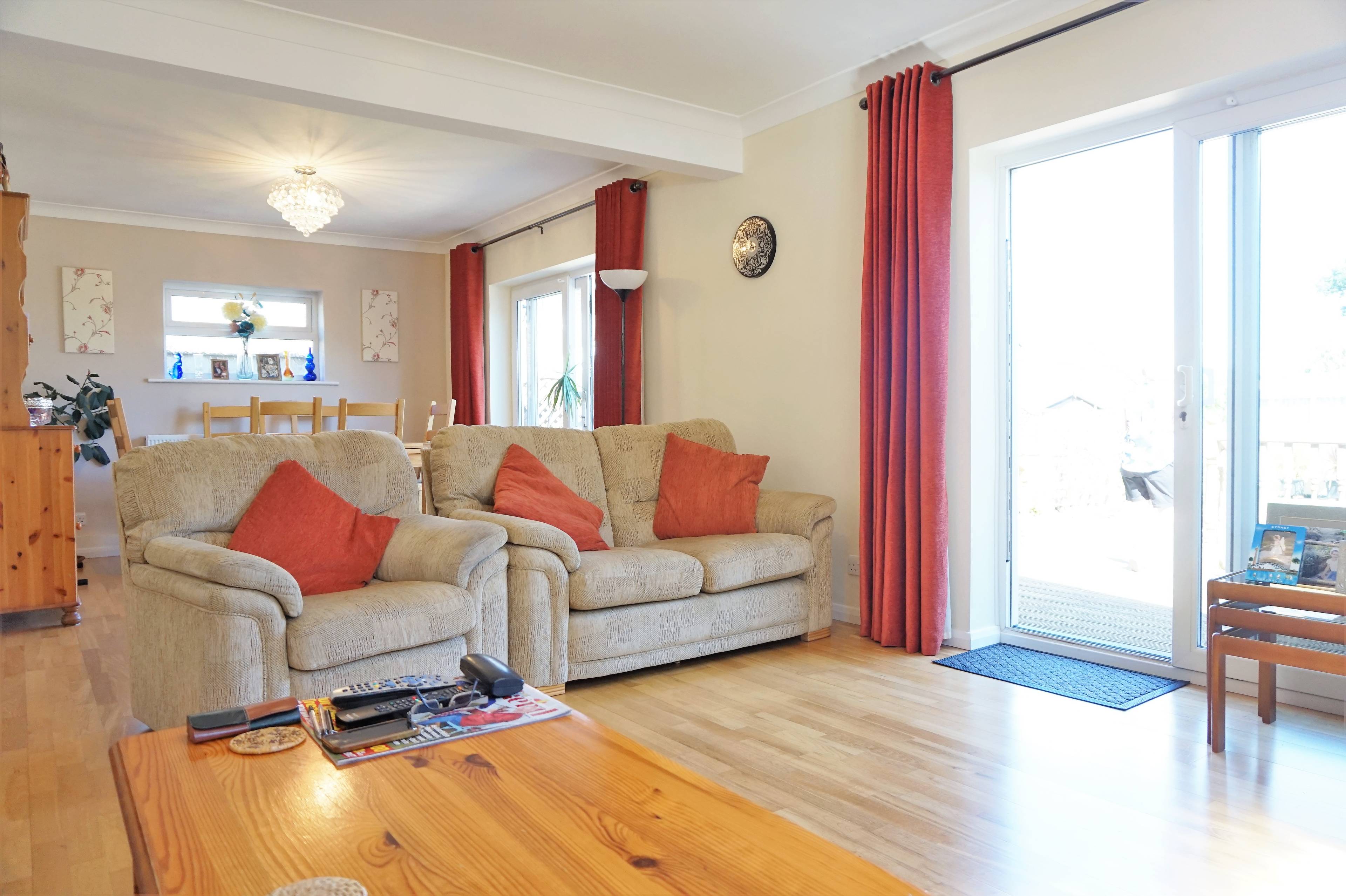 Lounge/Dining Room