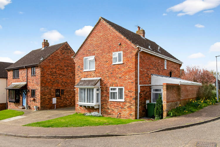 3 bedroom detached house