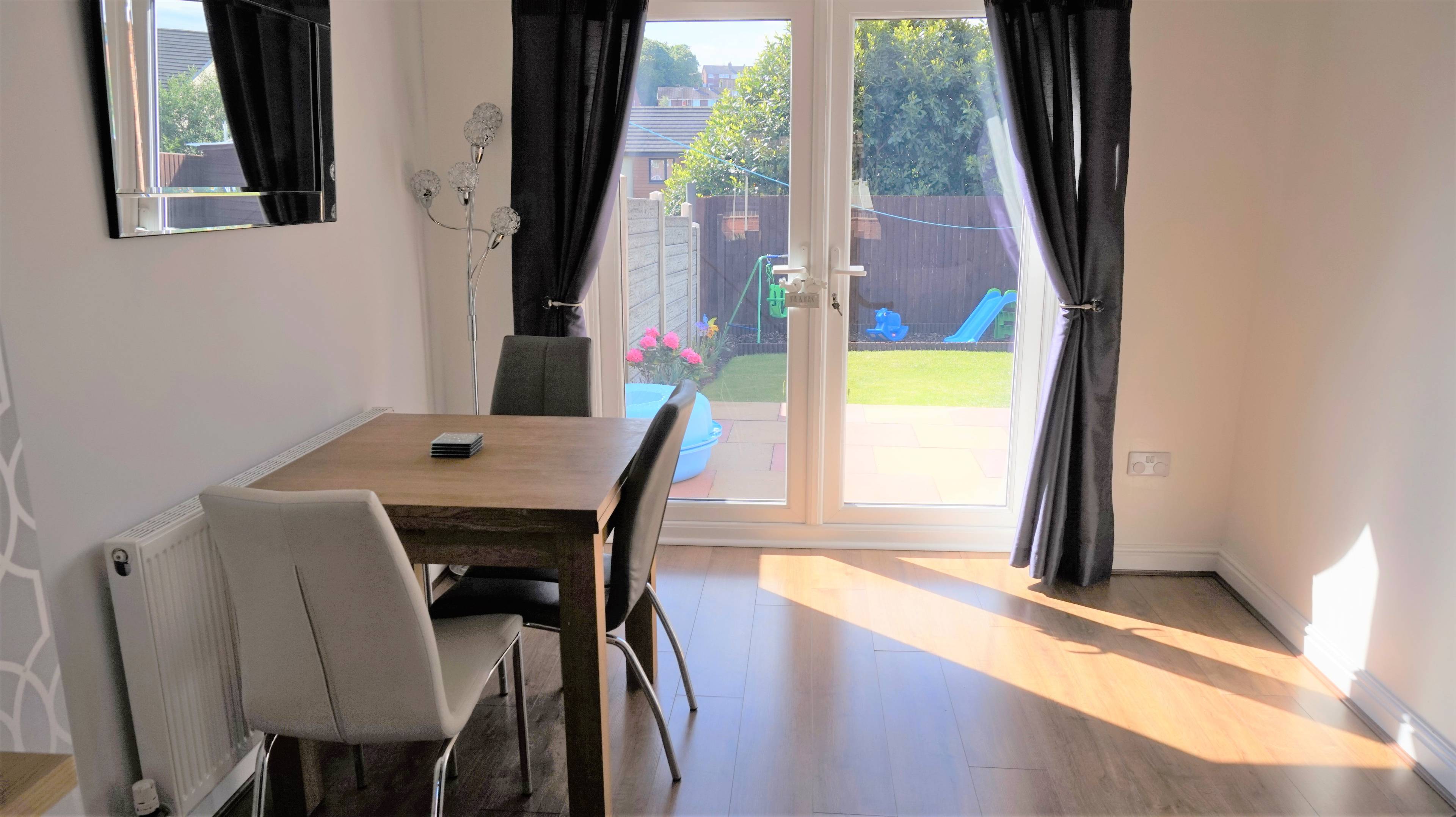 Lounge/Dining Room