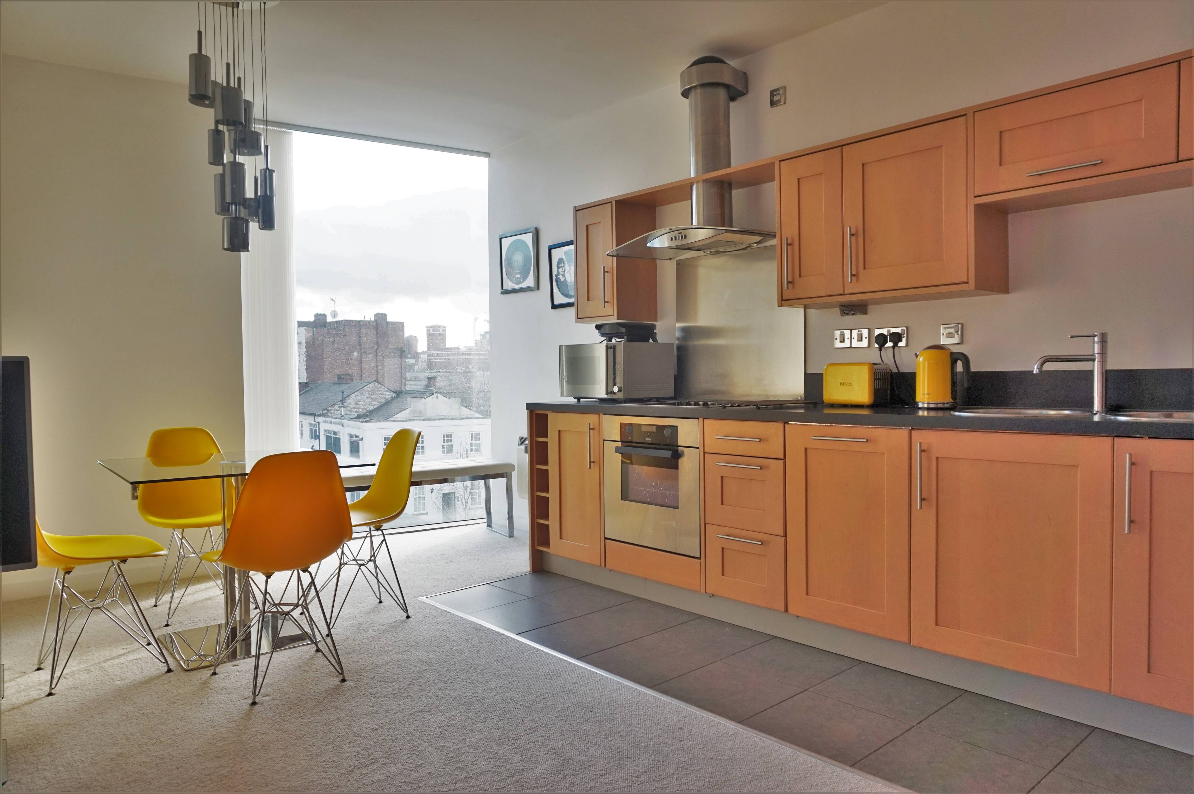 Lounge / Kitchen
