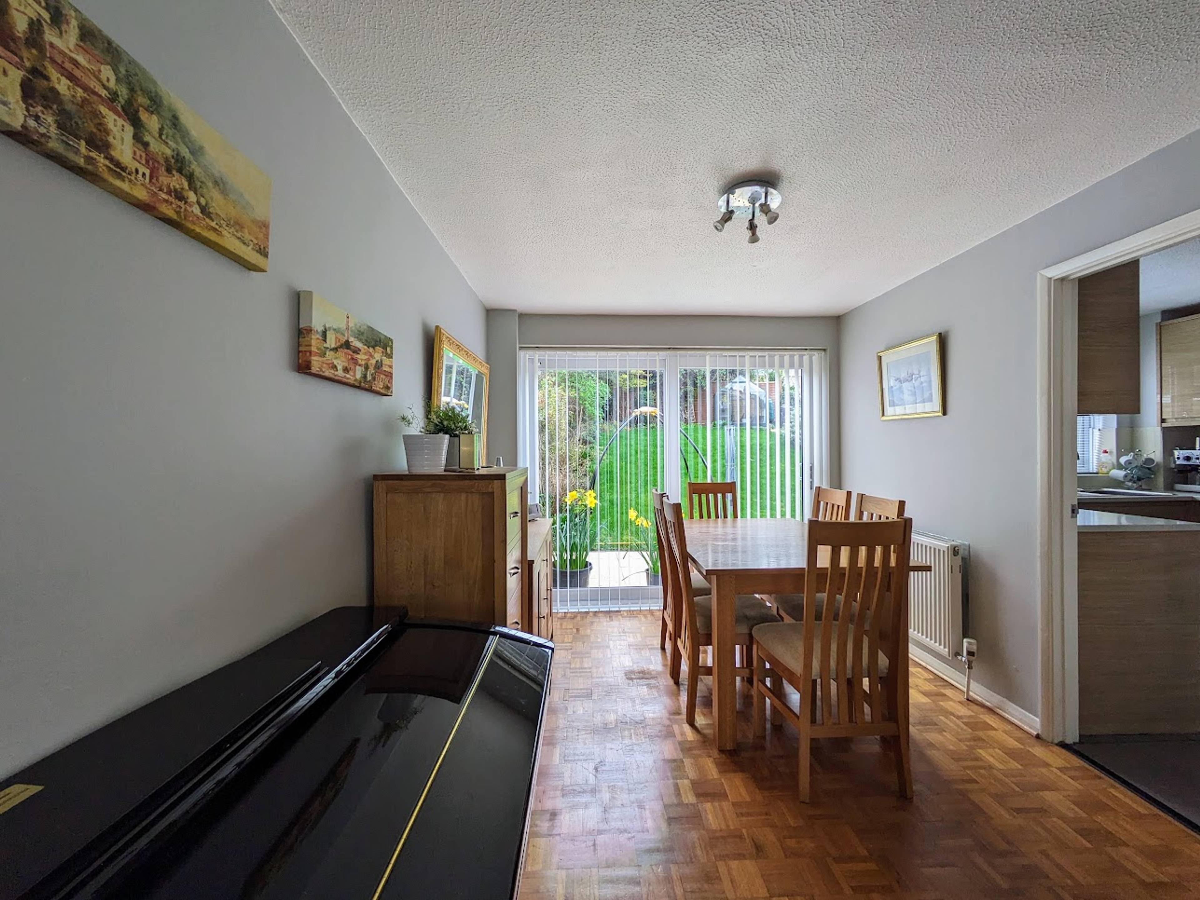 Lounge/Dining Room