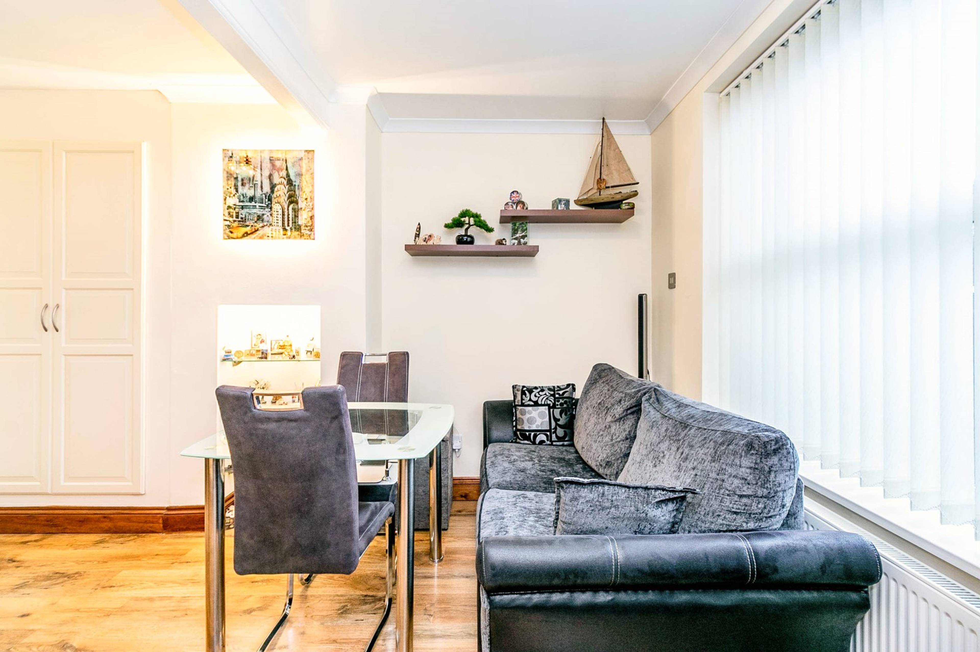 Lounge/Dining Room