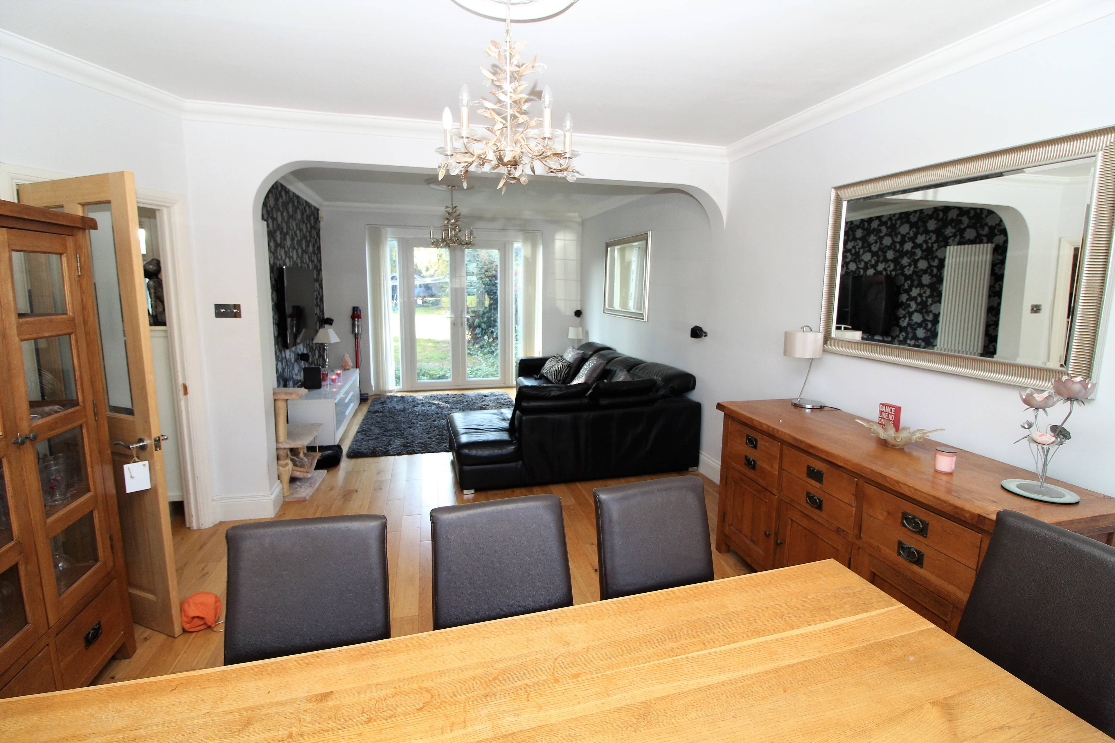 Lounge/Dining Room