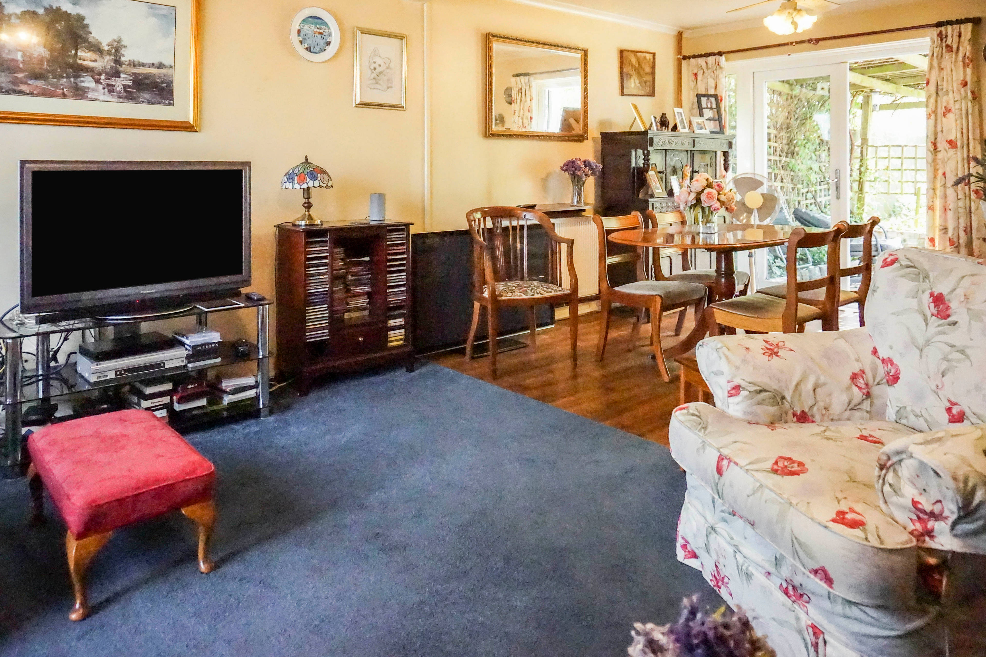 Lounge/Dining Room