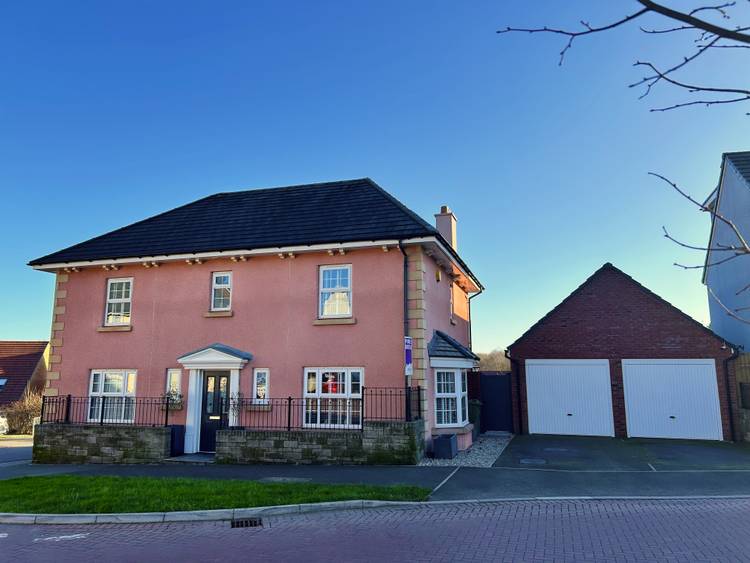 4 bedroom detached house