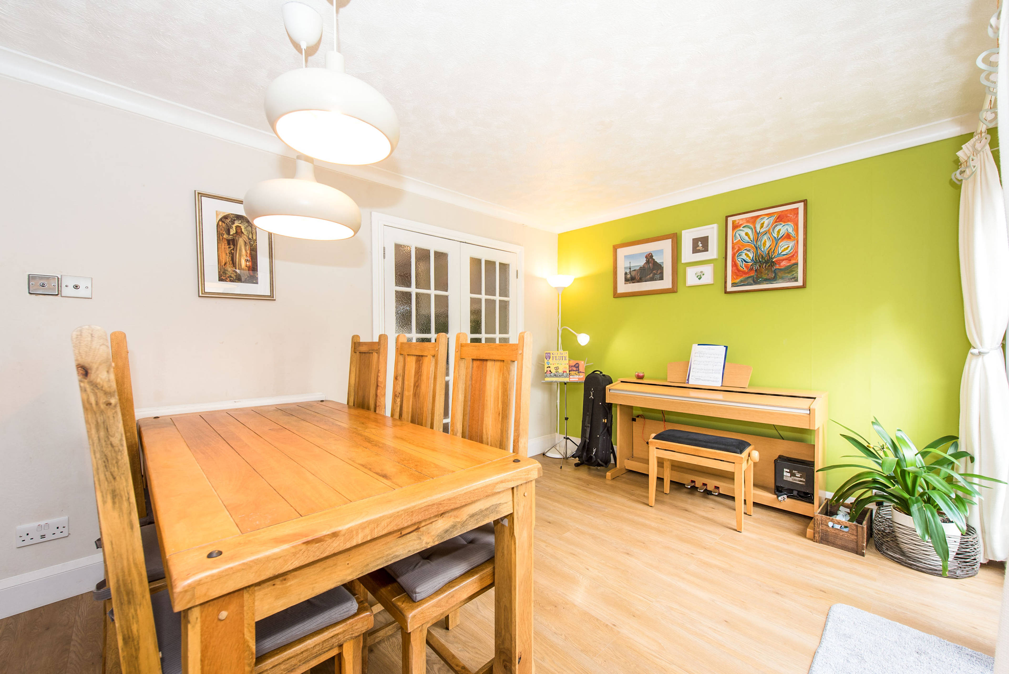 Lounge/Dining Room