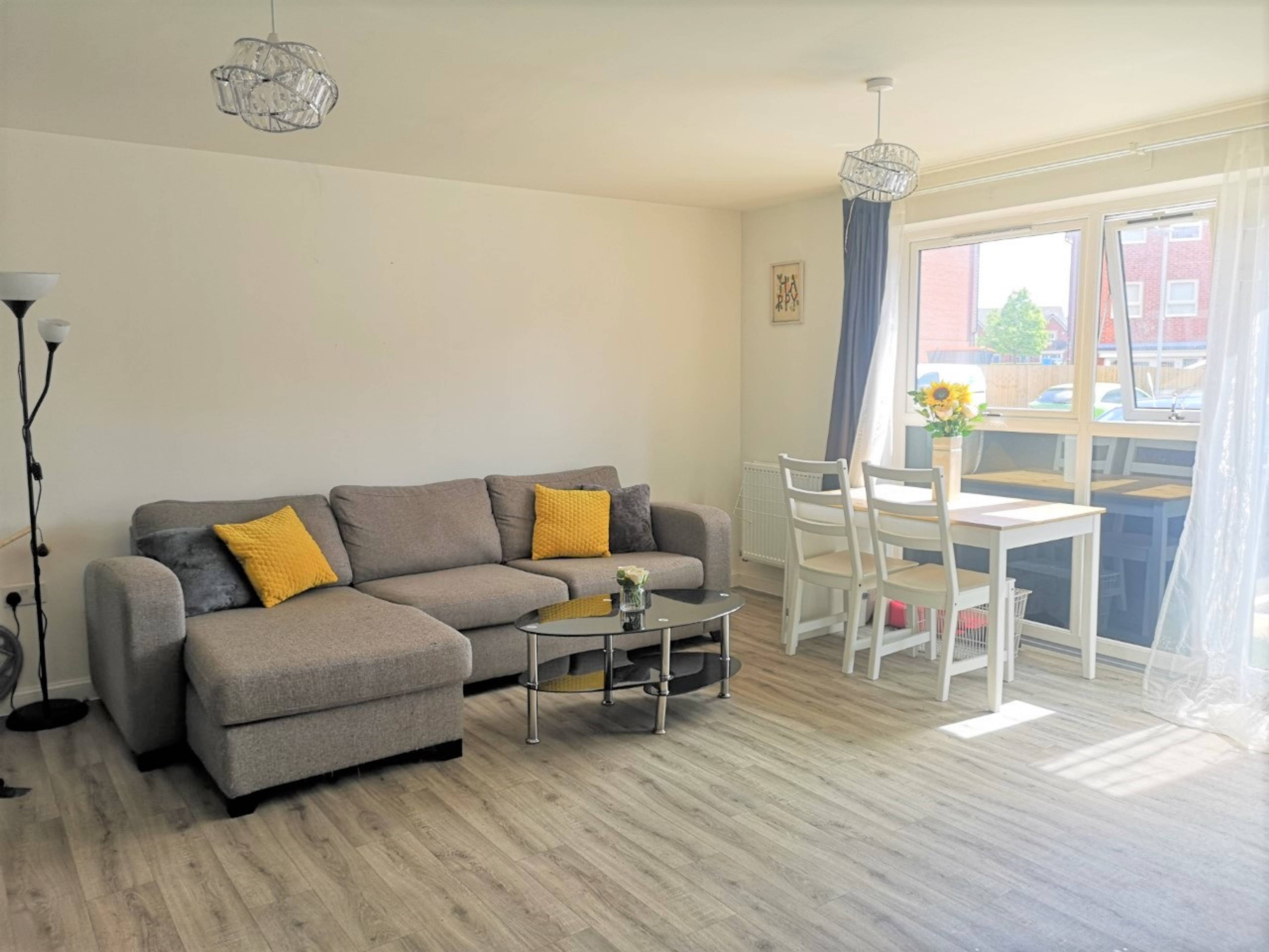Lounge/Dining Room