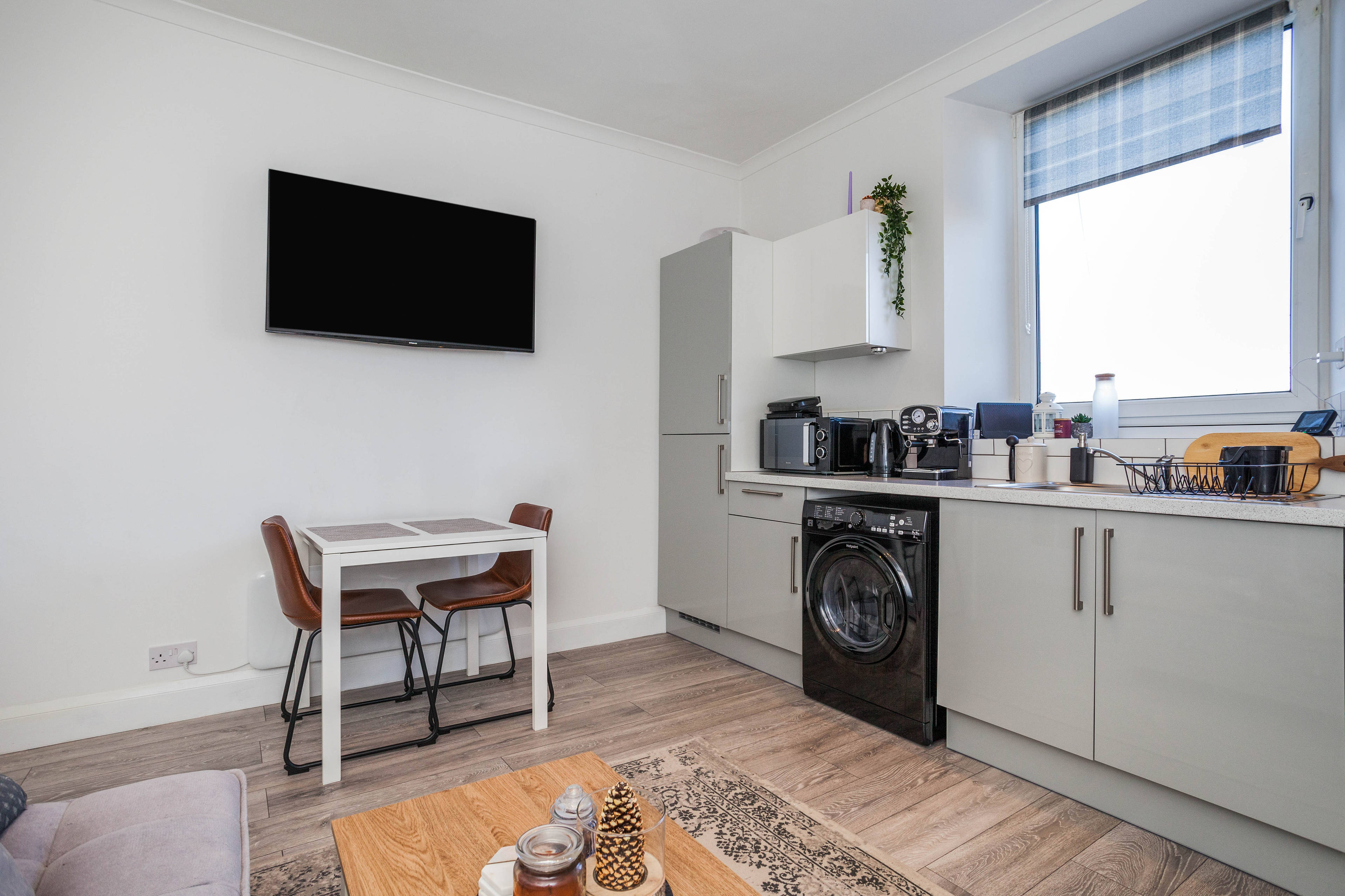 Lounge / Kitchen