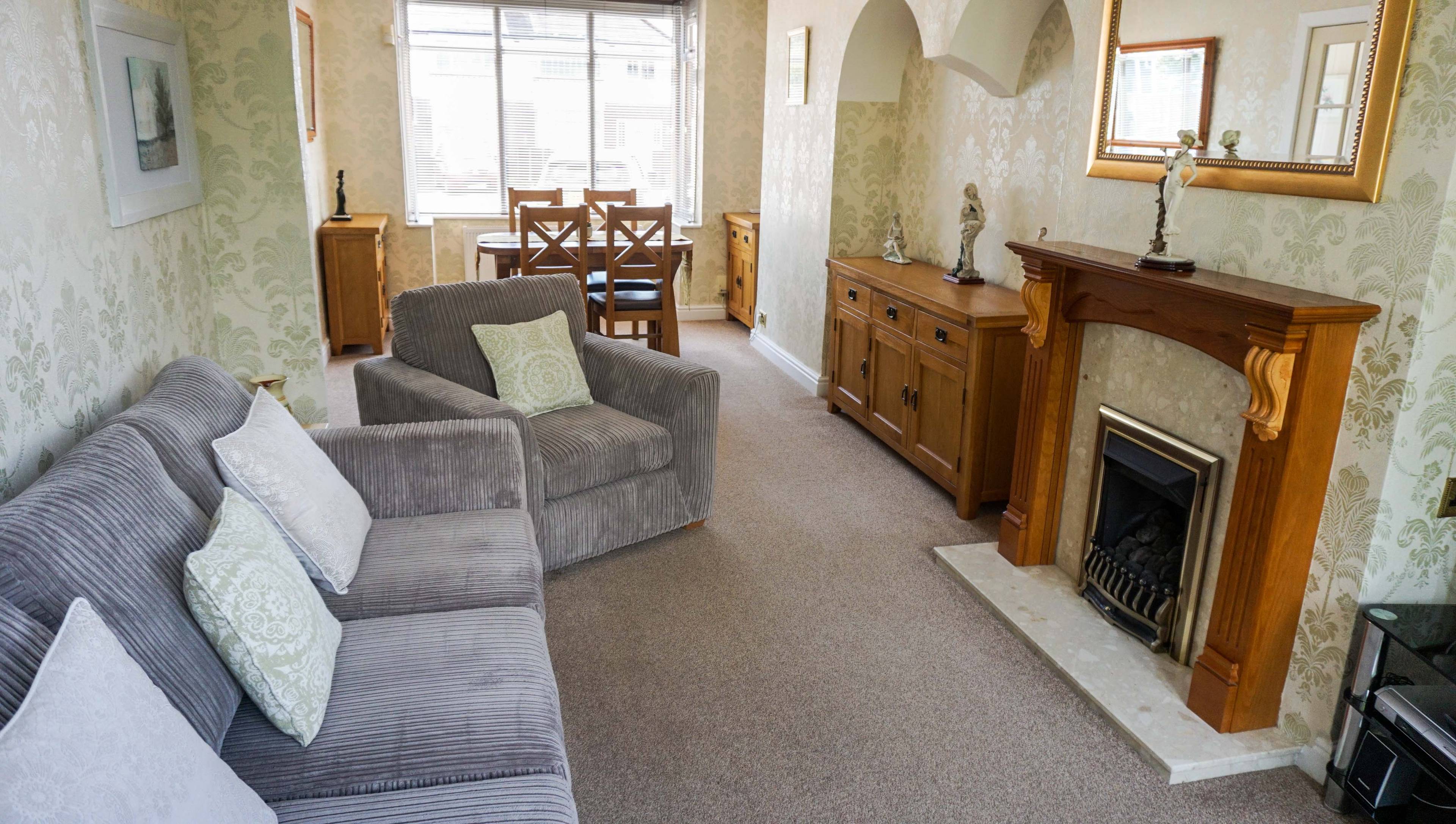 Lounge/Dining Room