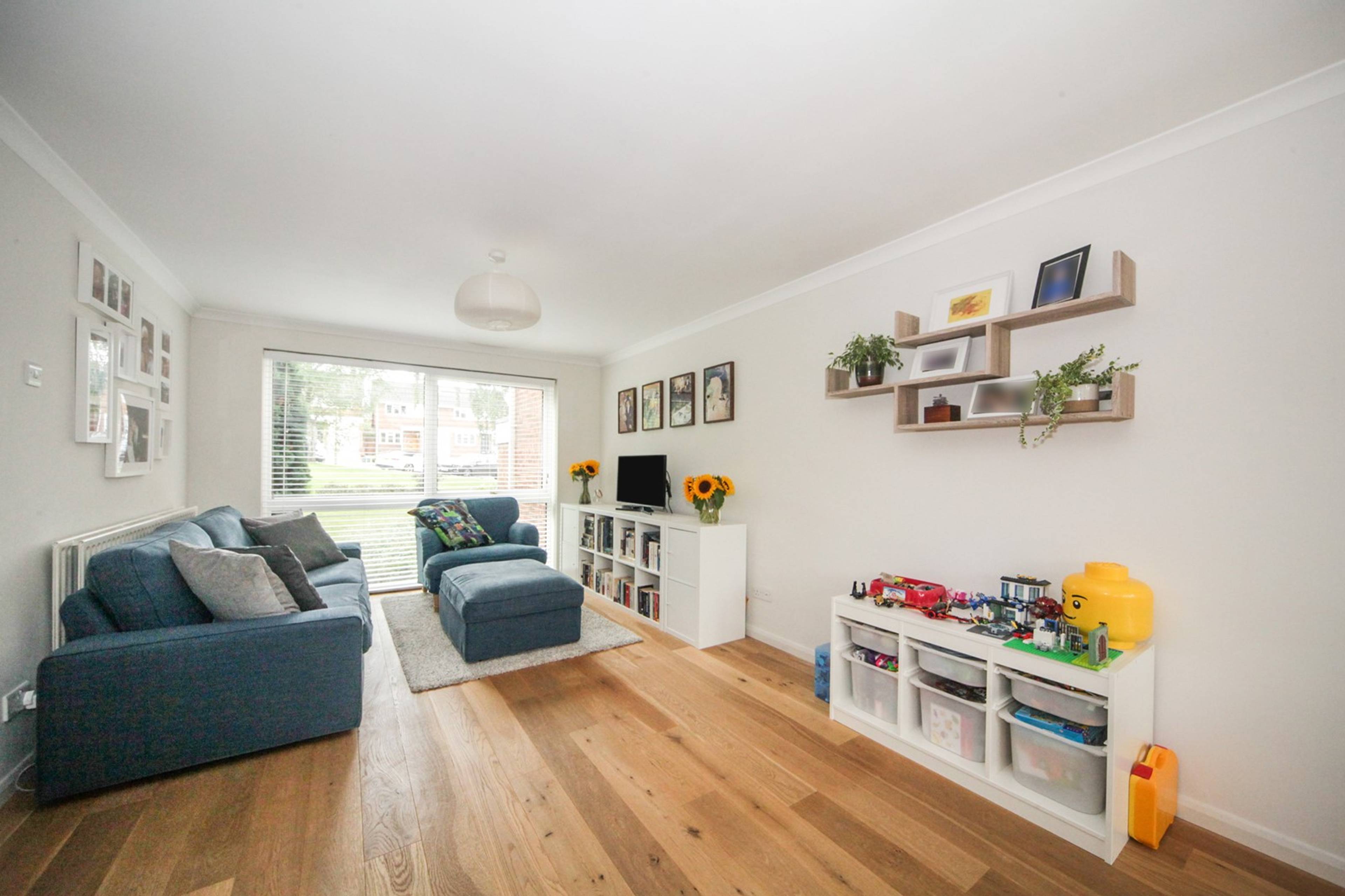 Lounge/Dining Room