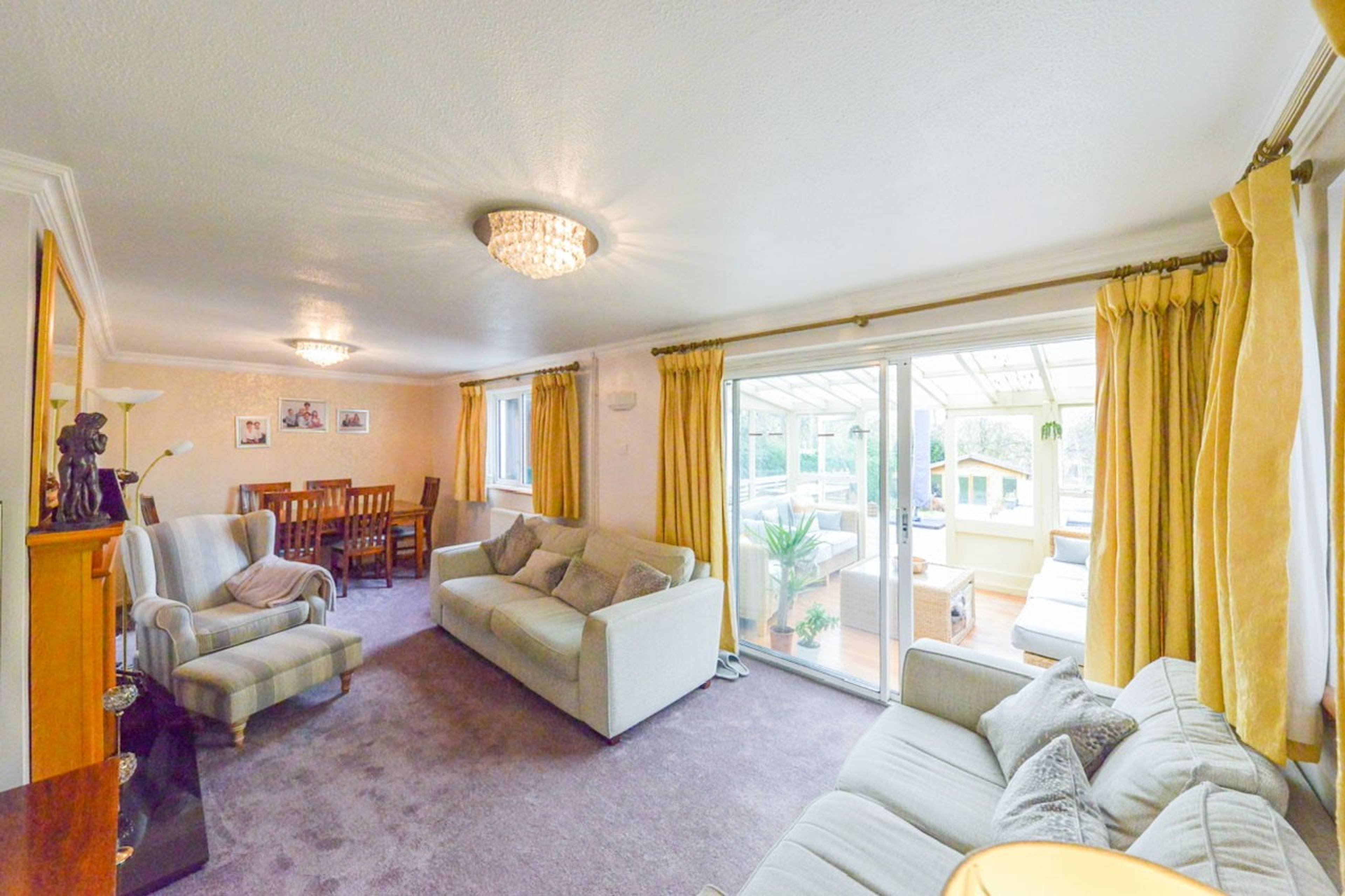 Lounge/Dining Room