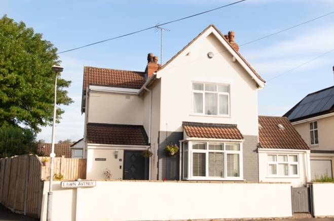 4 bedroom detached house for sale in Lawn Avenue, Sutton-in-ashfield