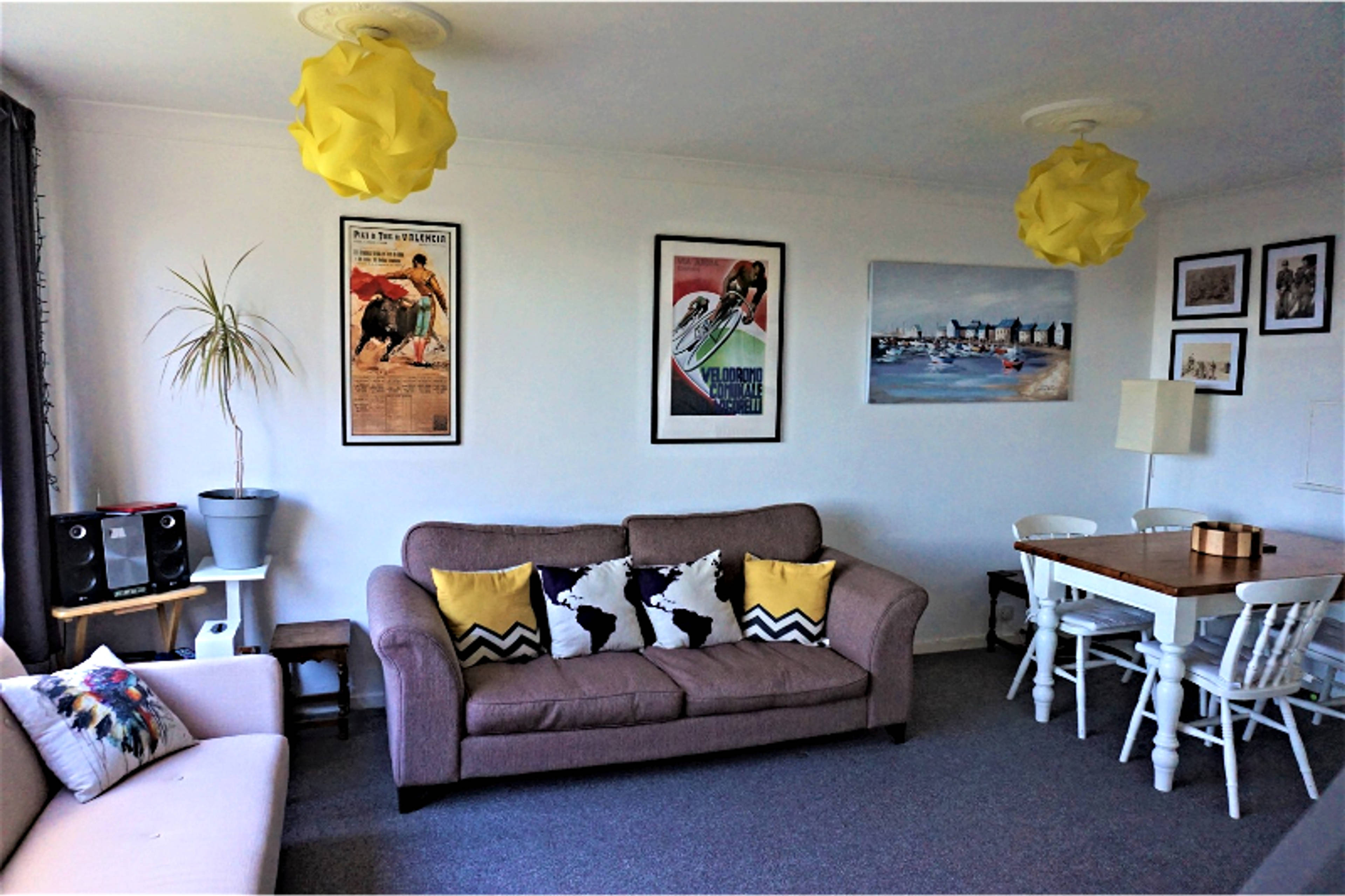 Lounge/Dining Room