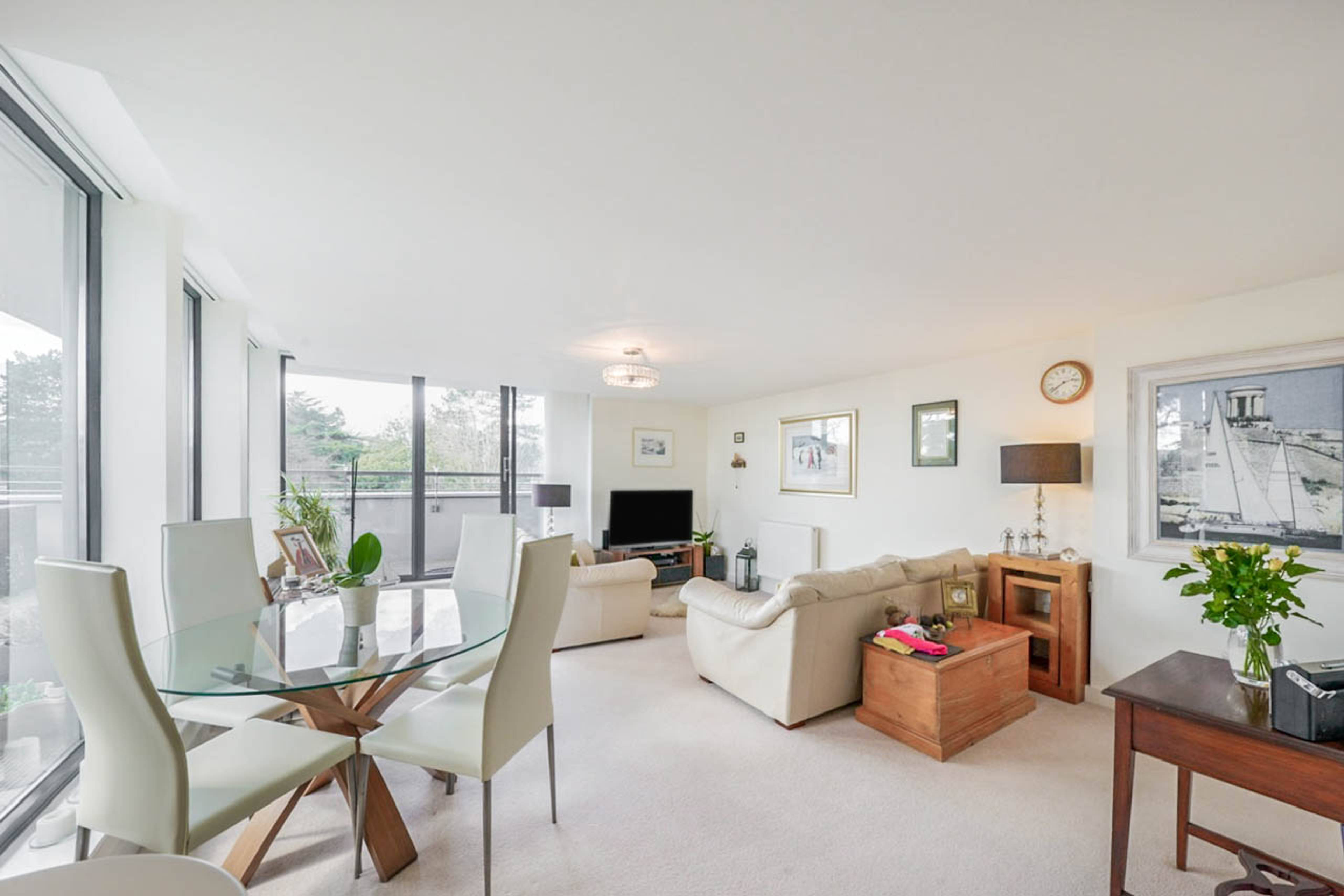 Lounge/Dining Room