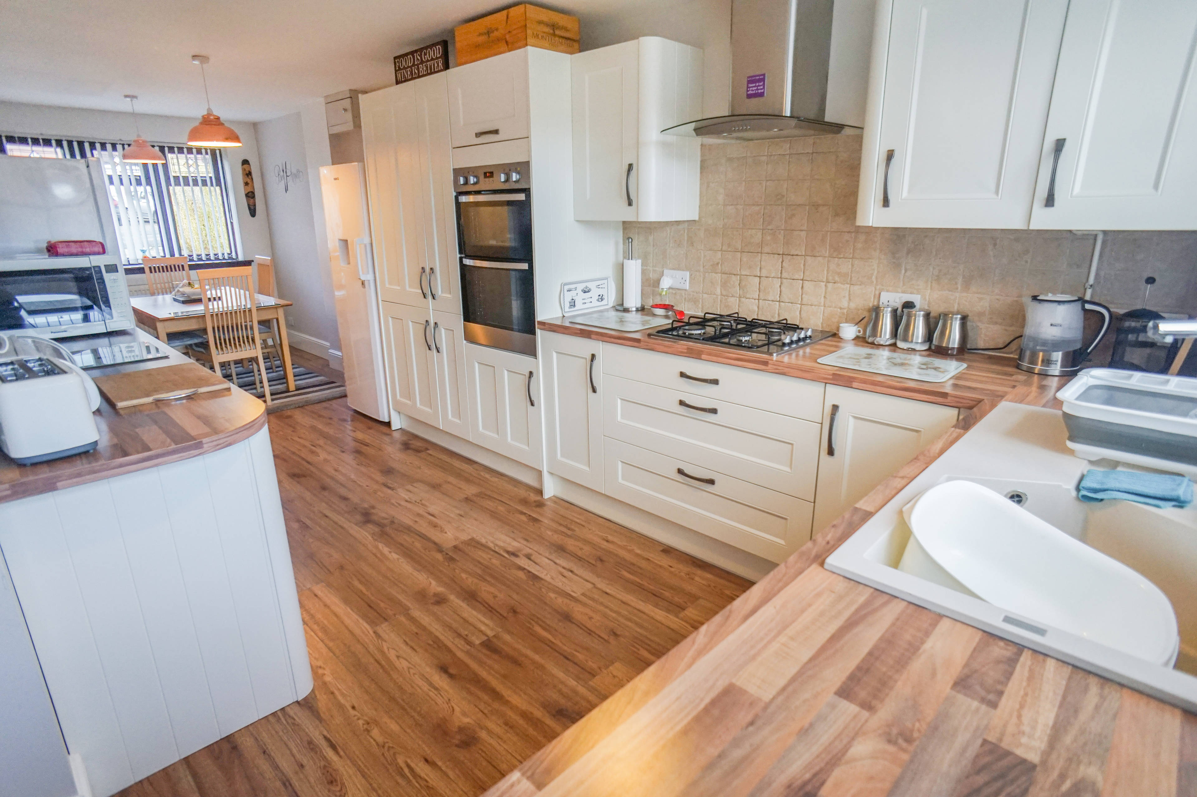Kitchen/Dining Room
