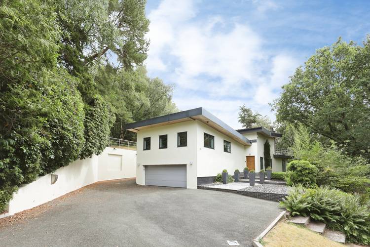 3 bedroom detached house