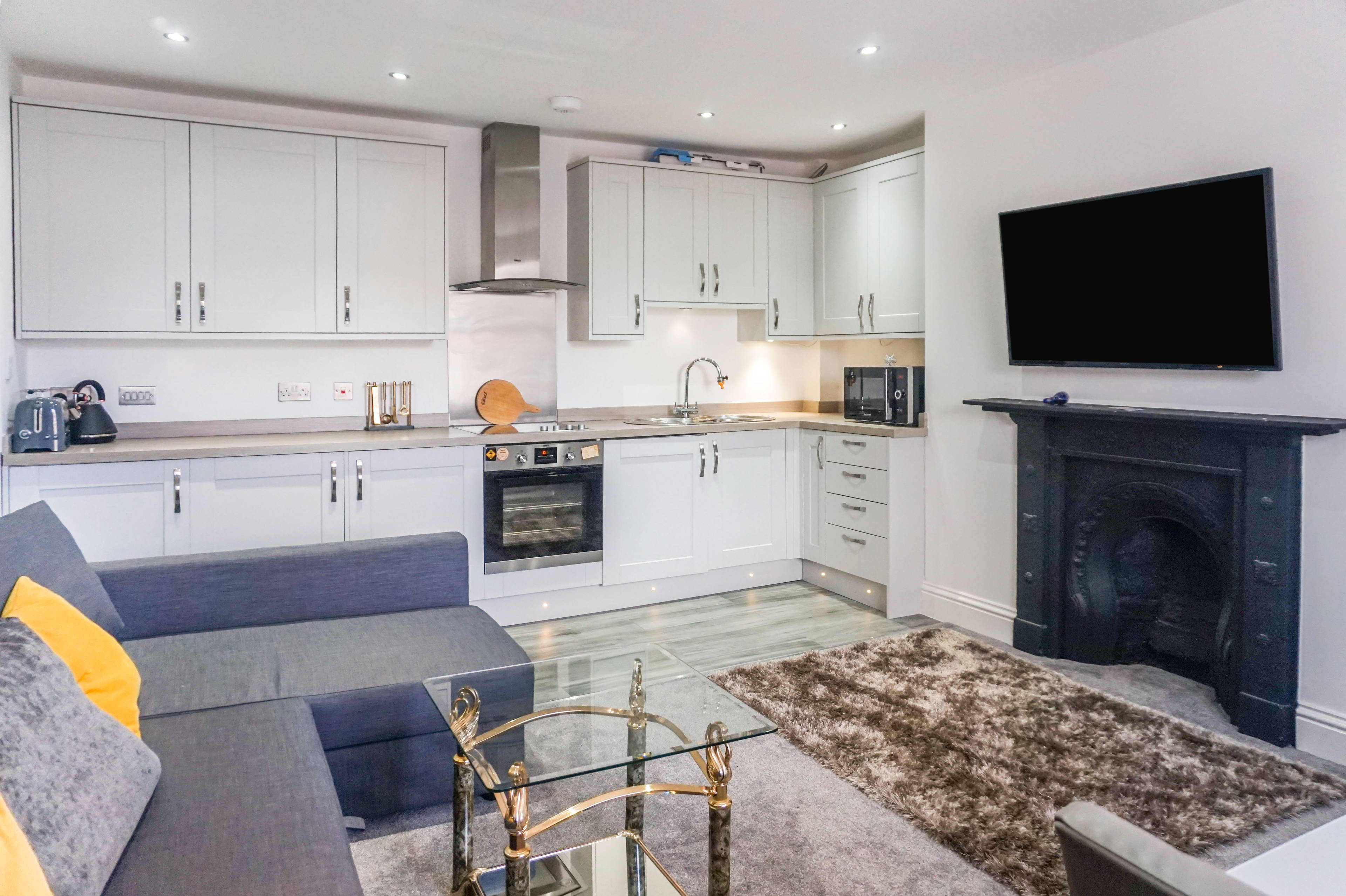 Lounge / Kitchen