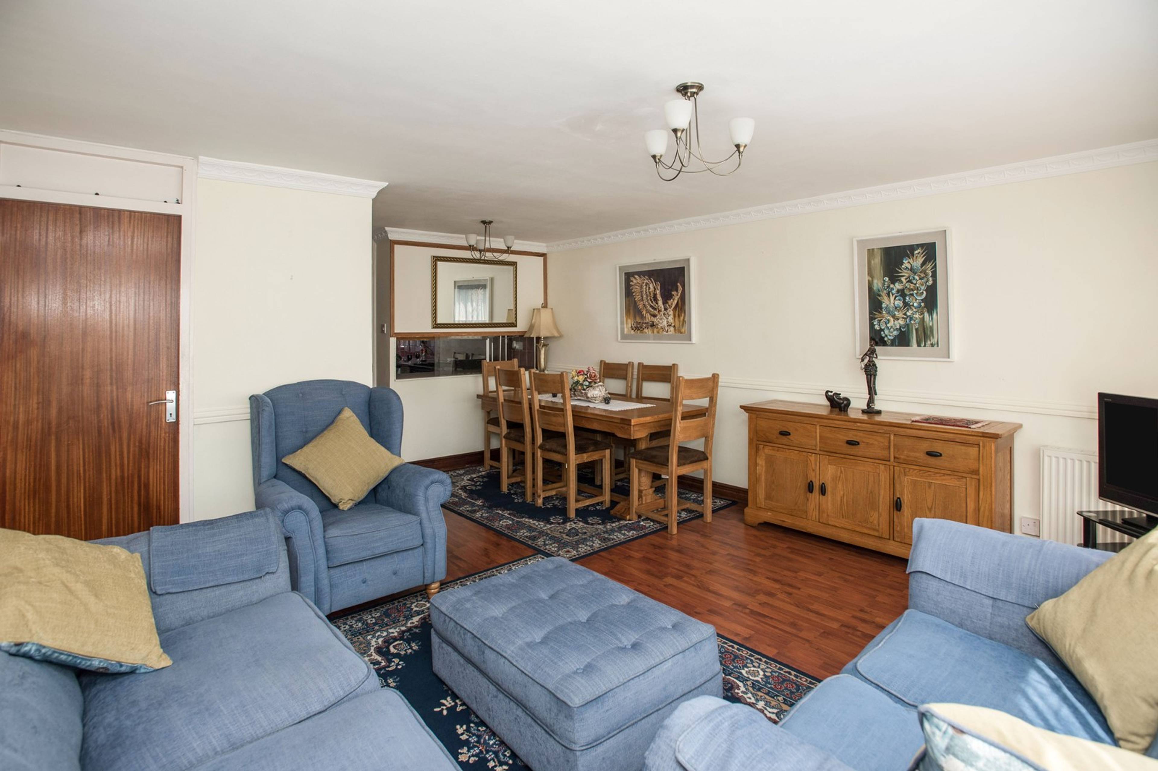 Lounge/Dining Room