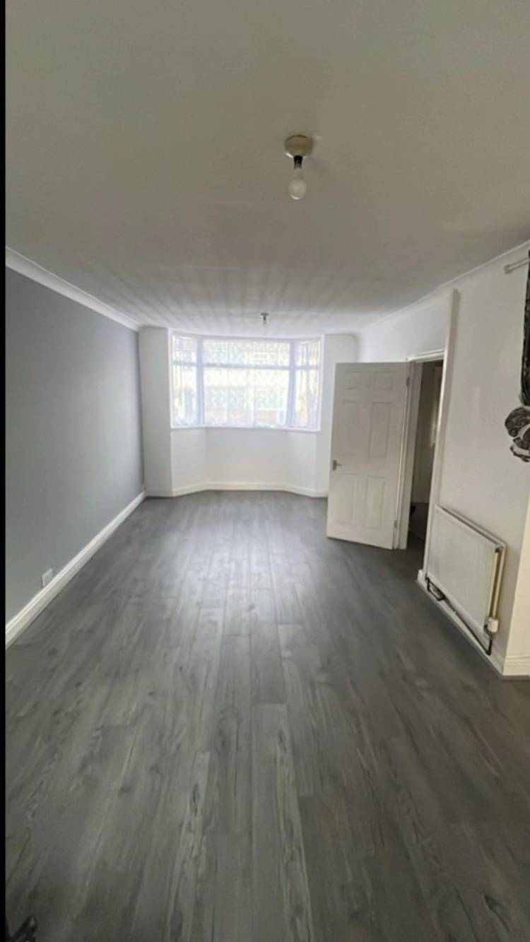 3 bedroom end of terrace house
