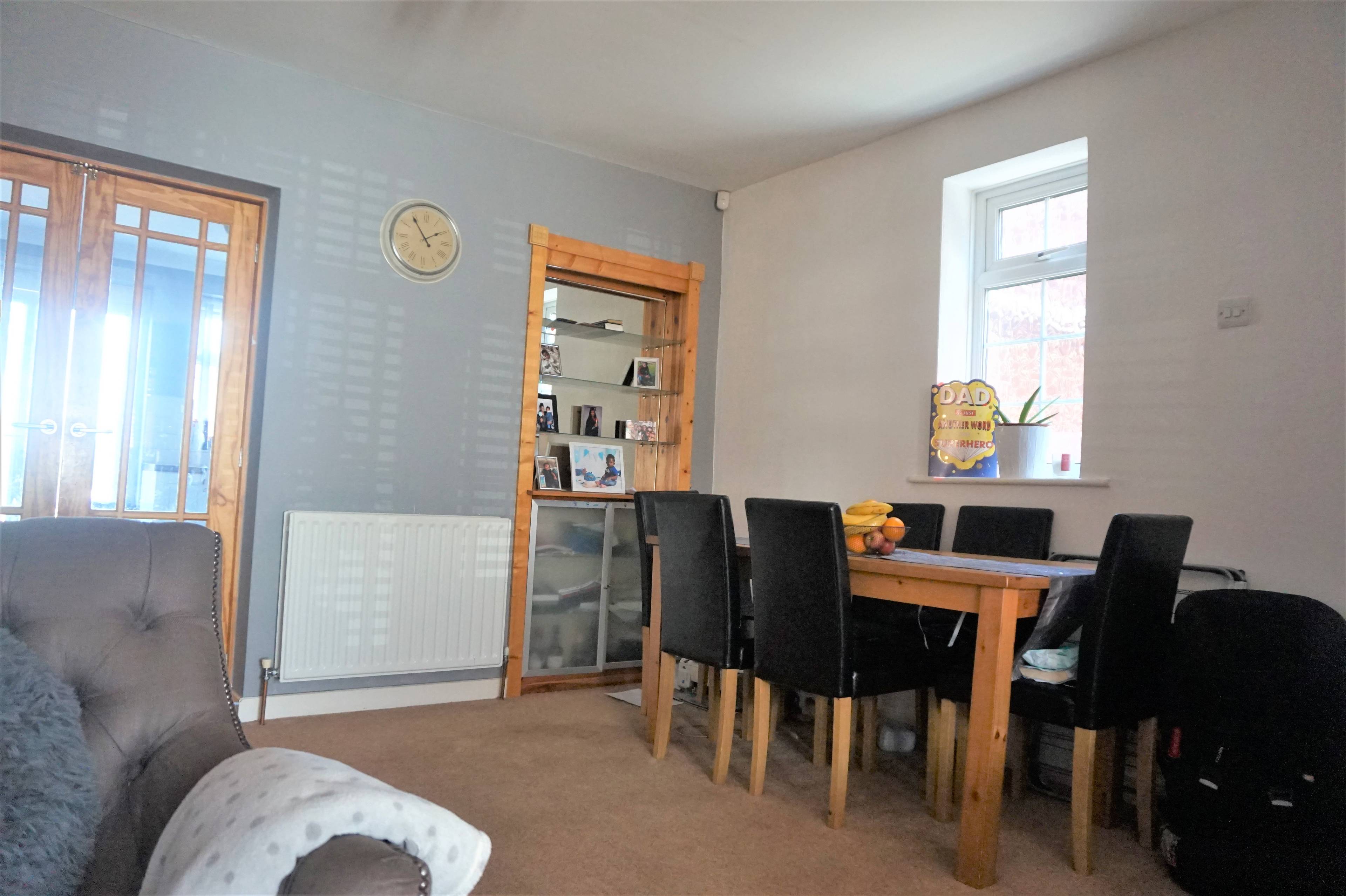 Lounge/Dining Room