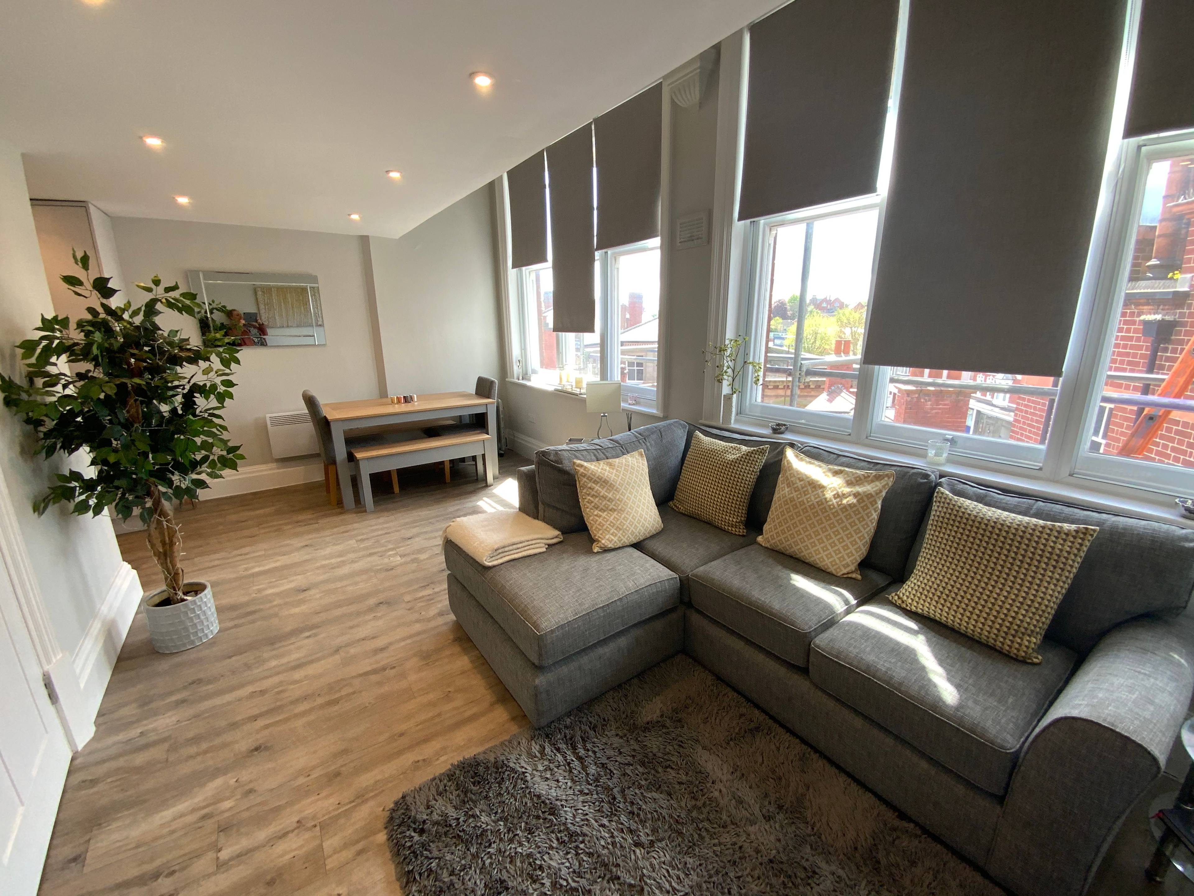Lounge/Dining Room
