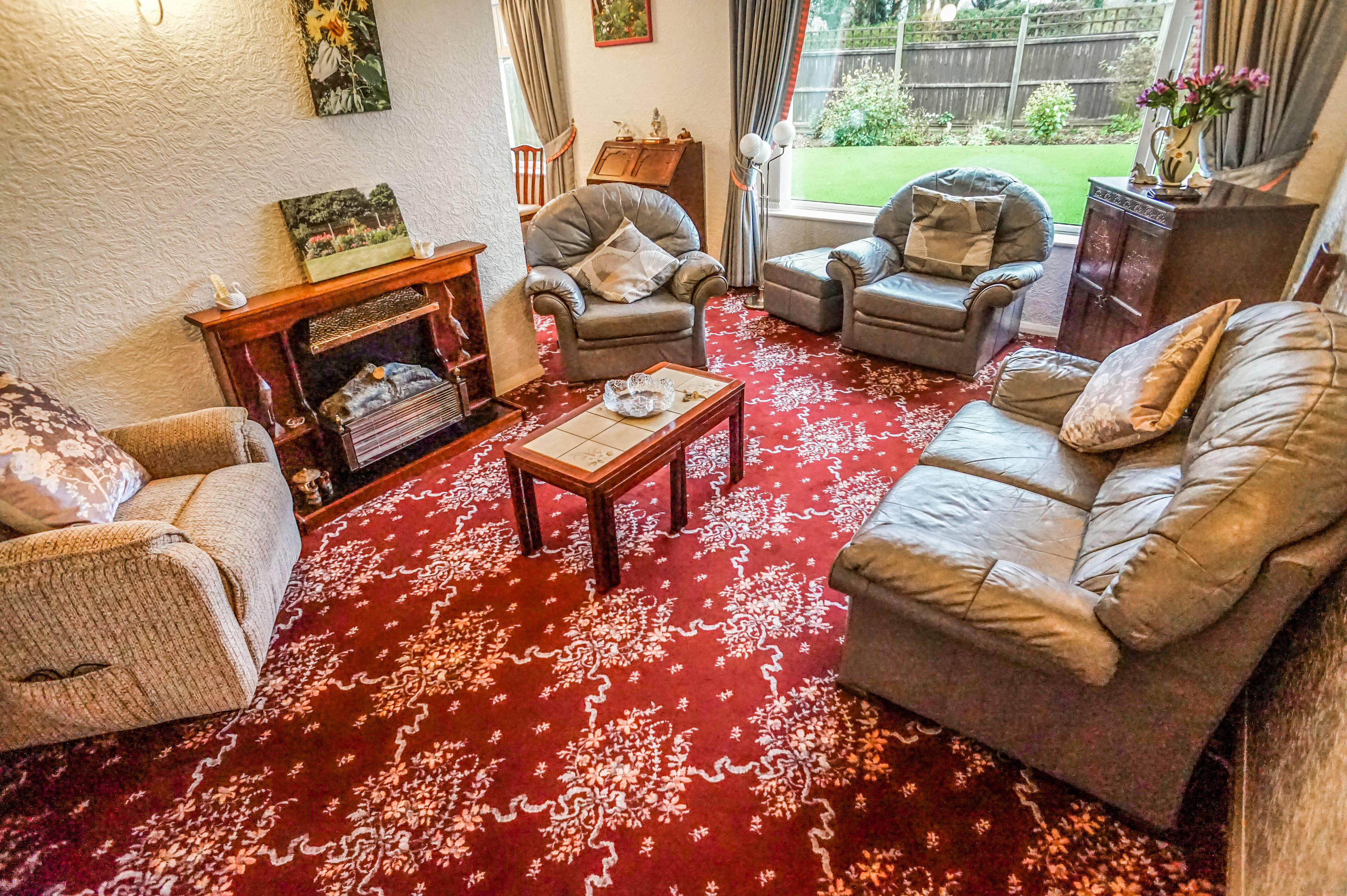 Lounge/Dining Room