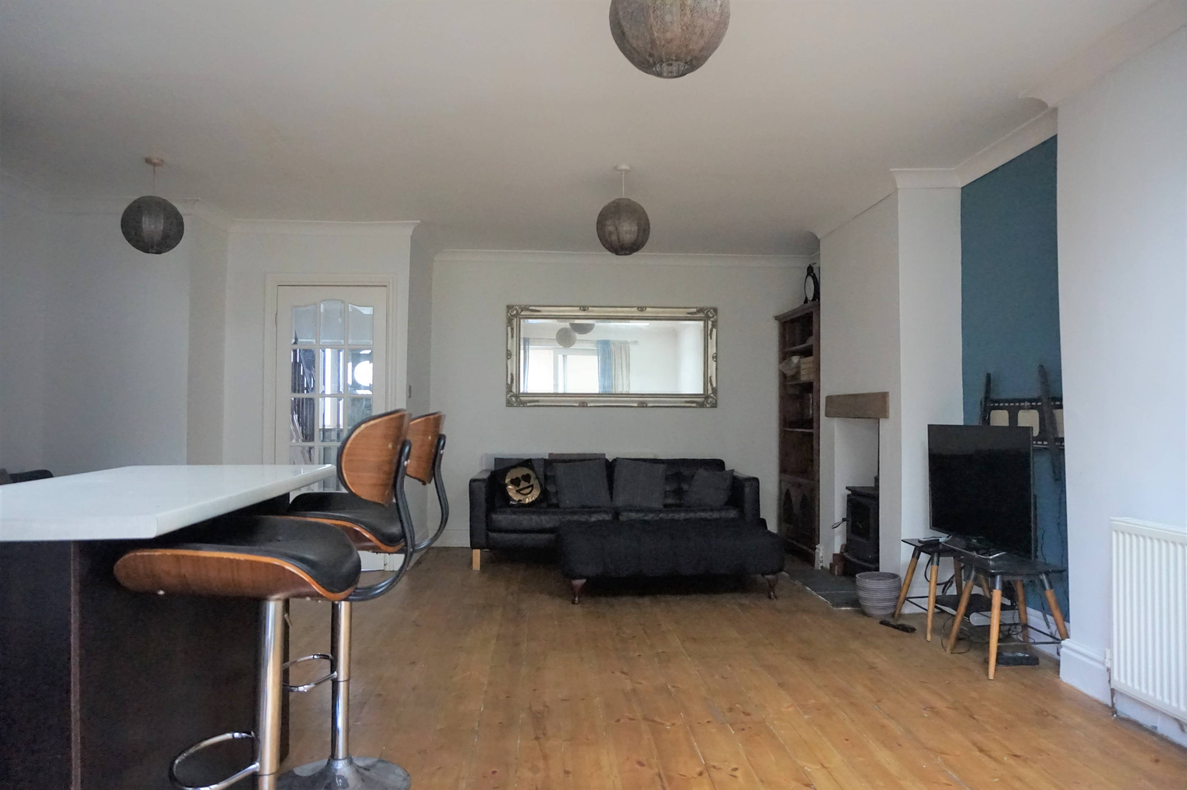 Lounge / Kitchen