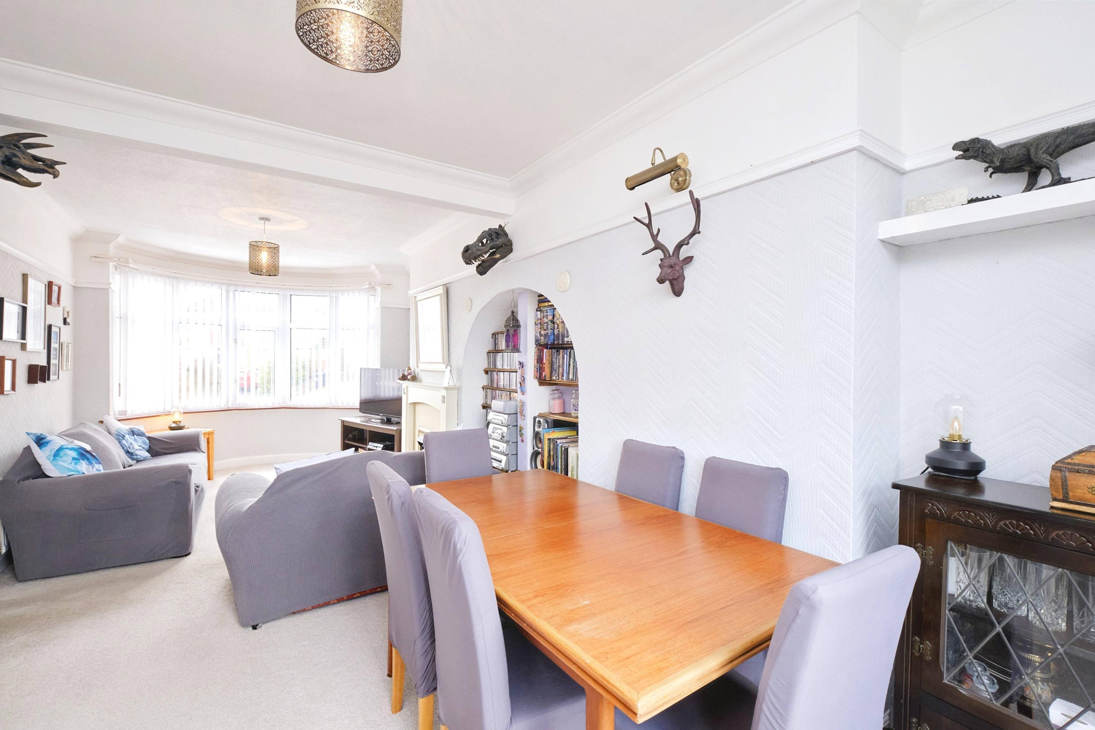 Lounge/Dining Room