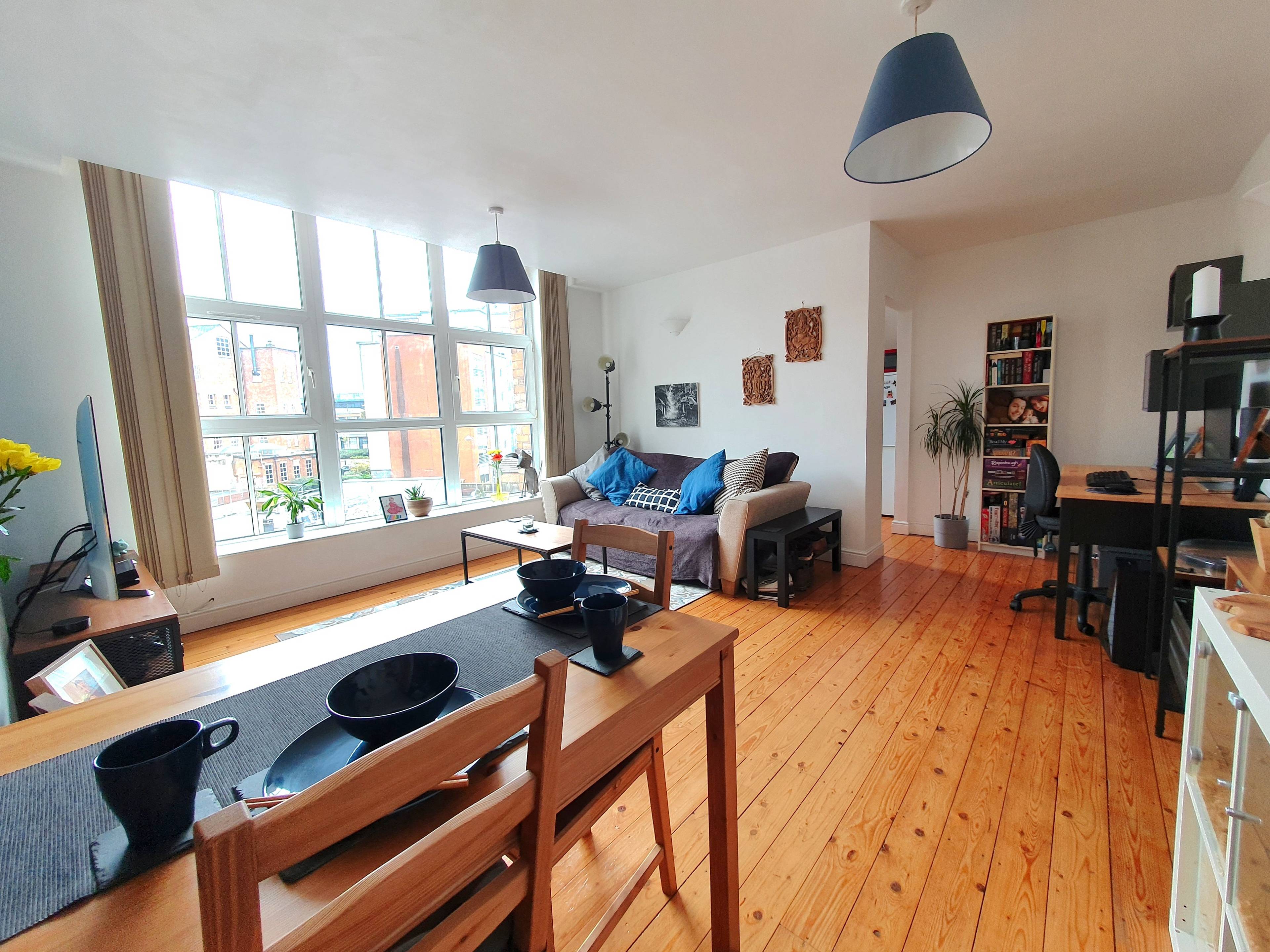 Lounge/Dining Room