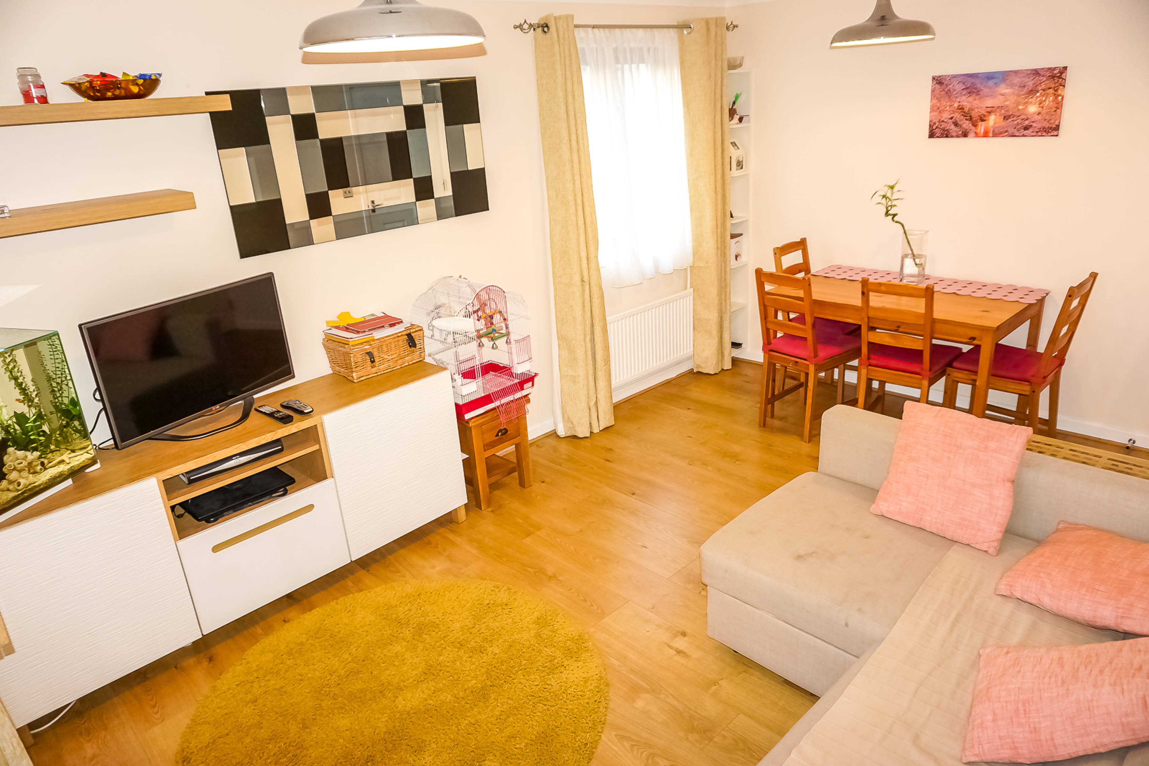Lounge/Dining Room