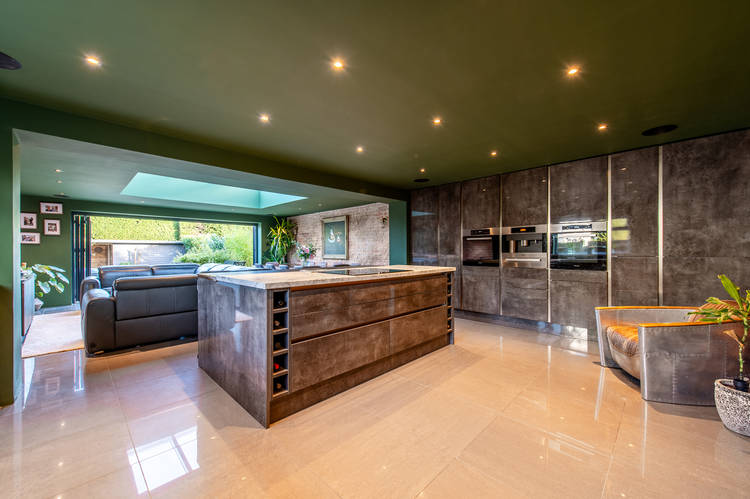 4 bedroom detached house