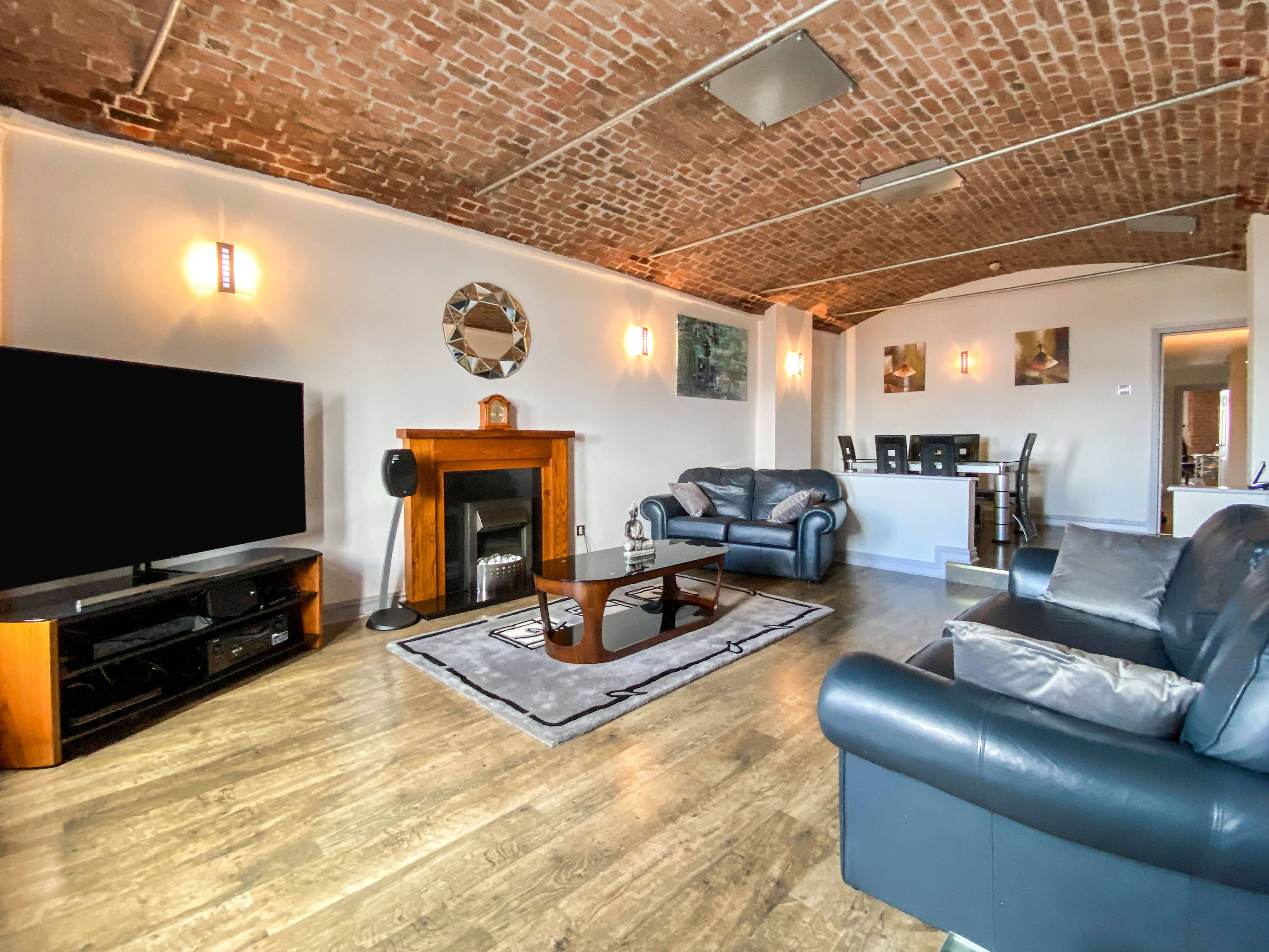 Lounge/Dining Room