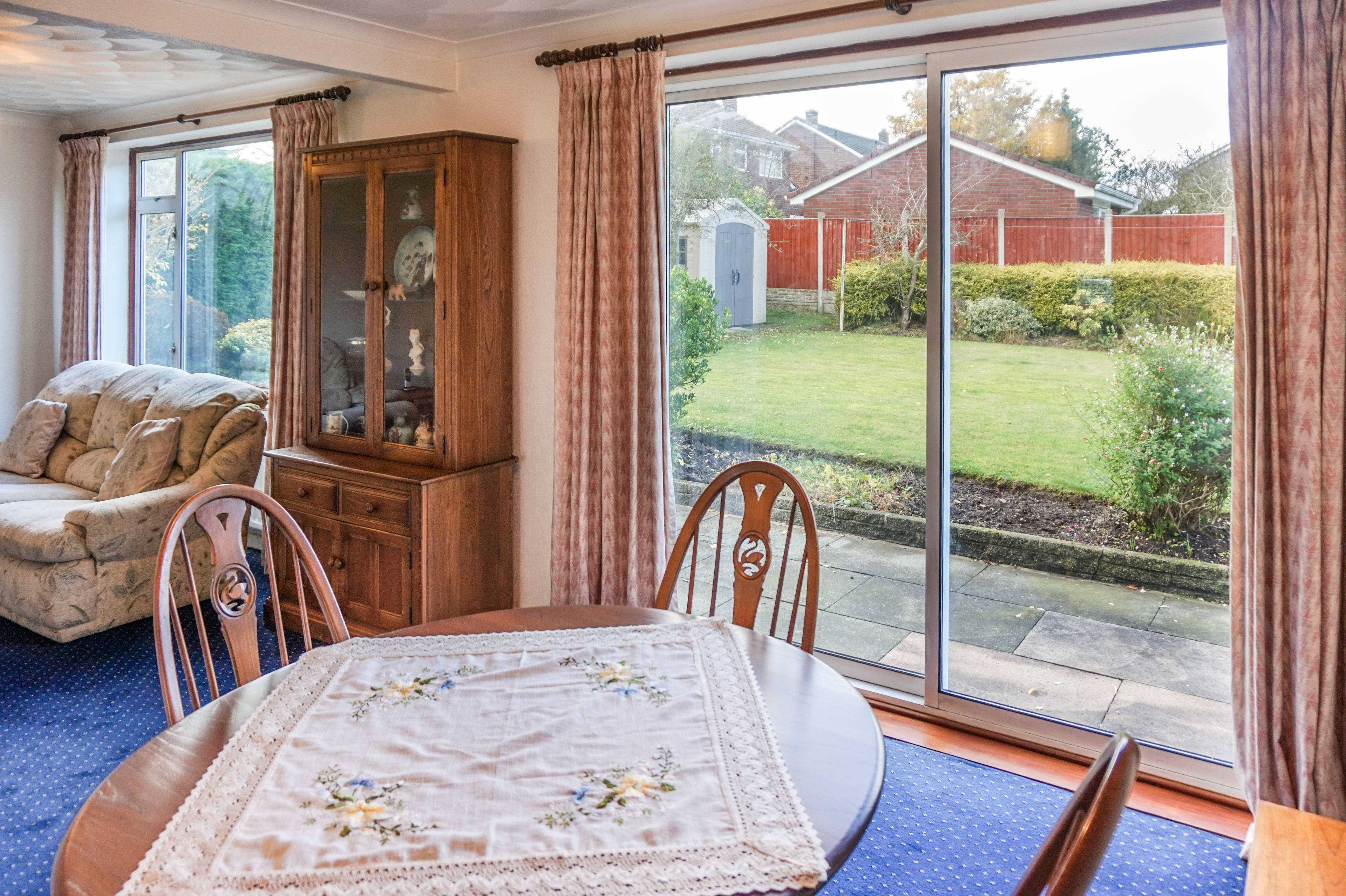 Lounge/Dining Room