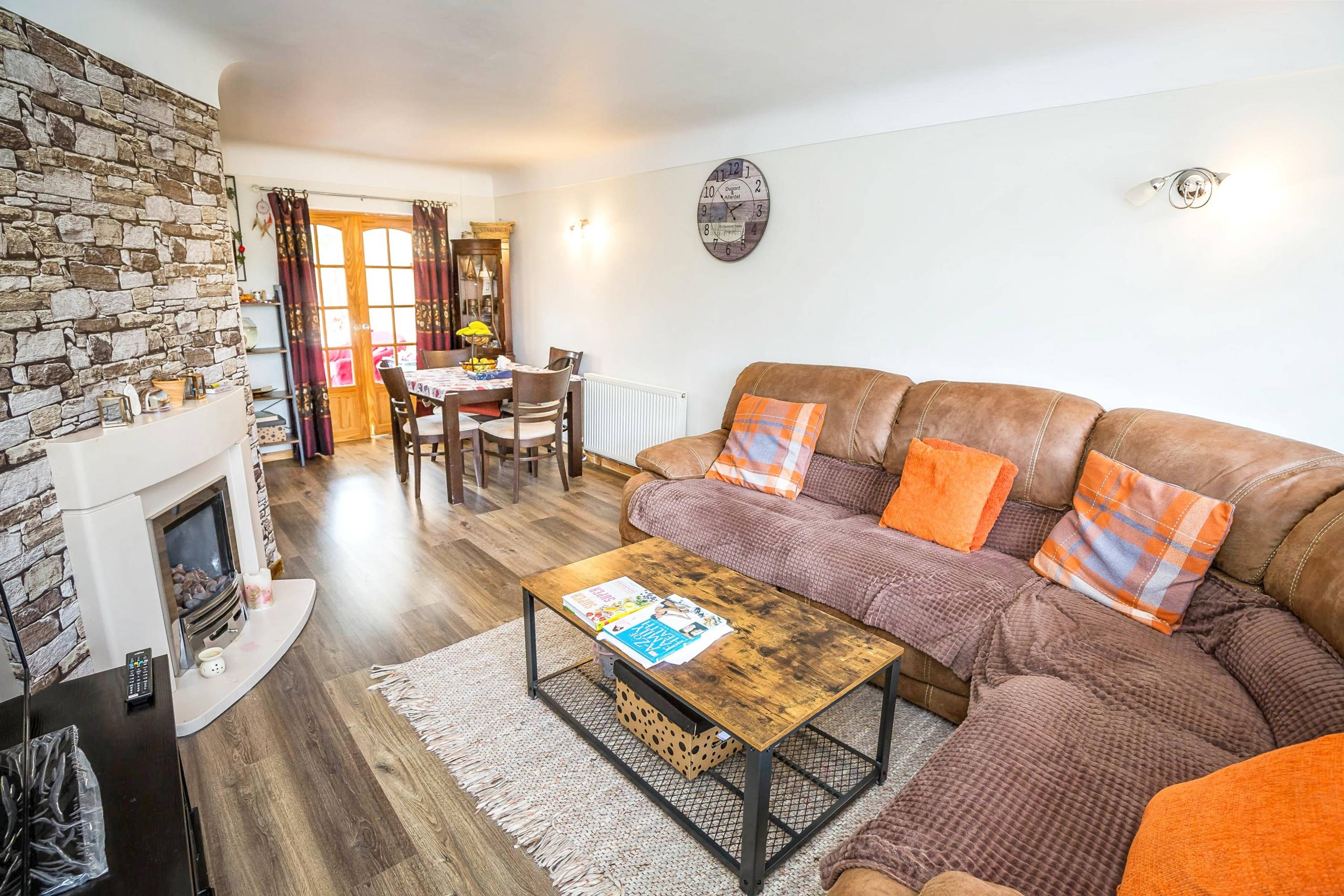 Lounge/Dining Room