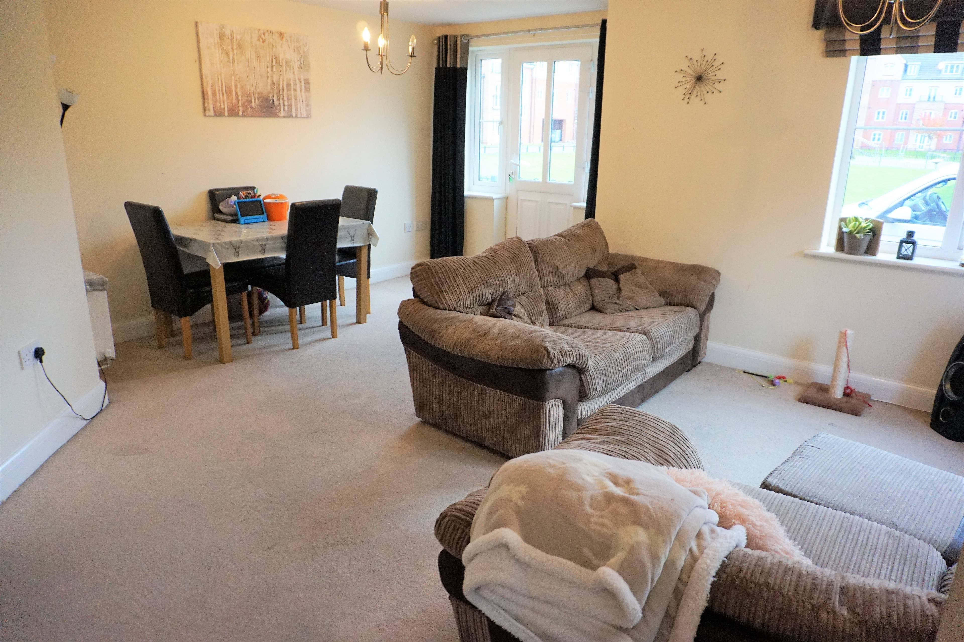 Lounge/Dining Room