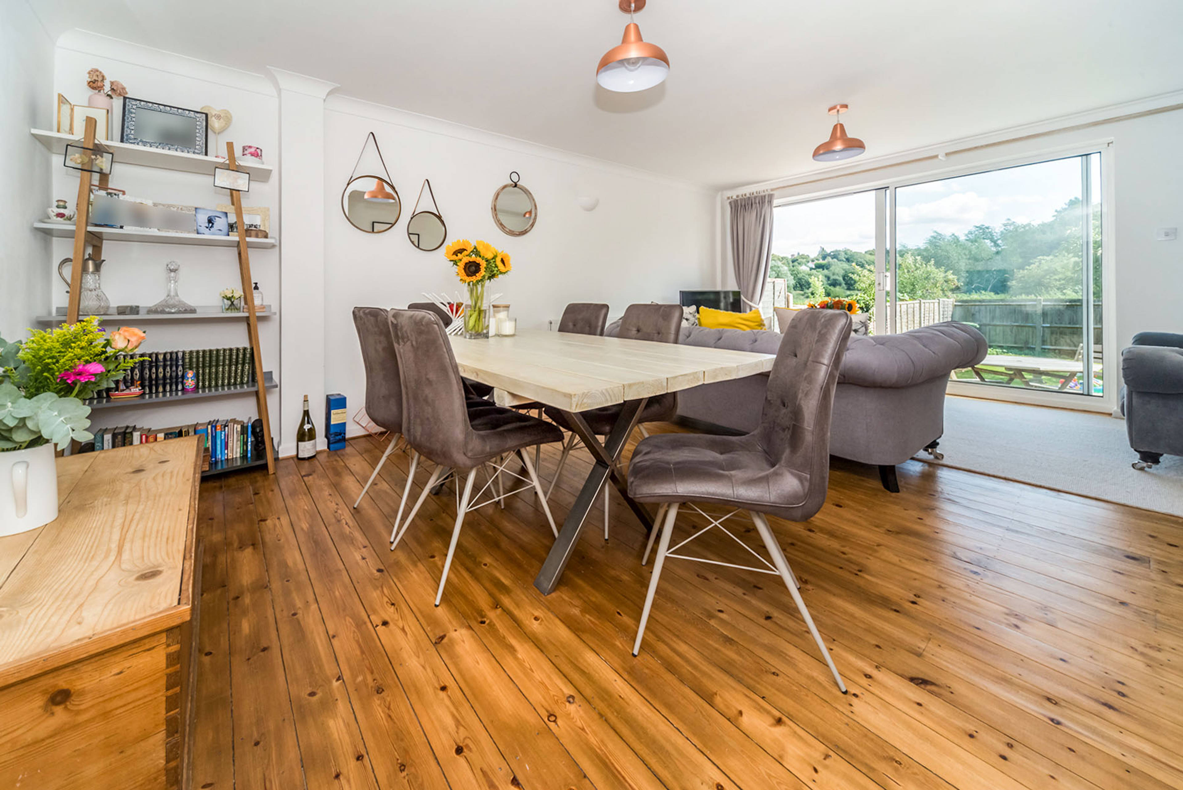 Lounge/Dining Room