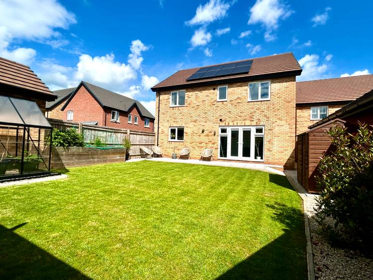 4 bedroom detached house