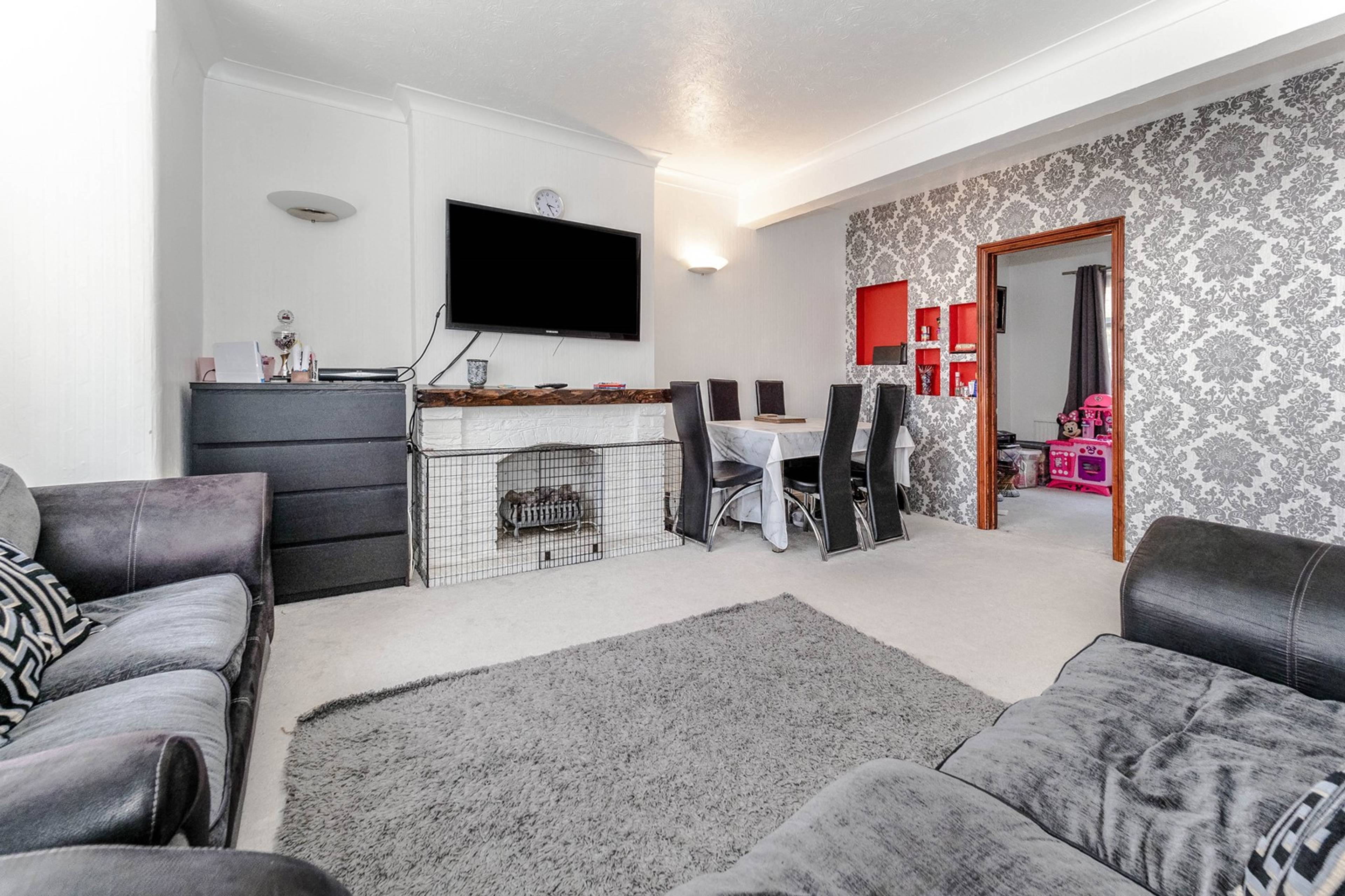 Lounge/Dining Room